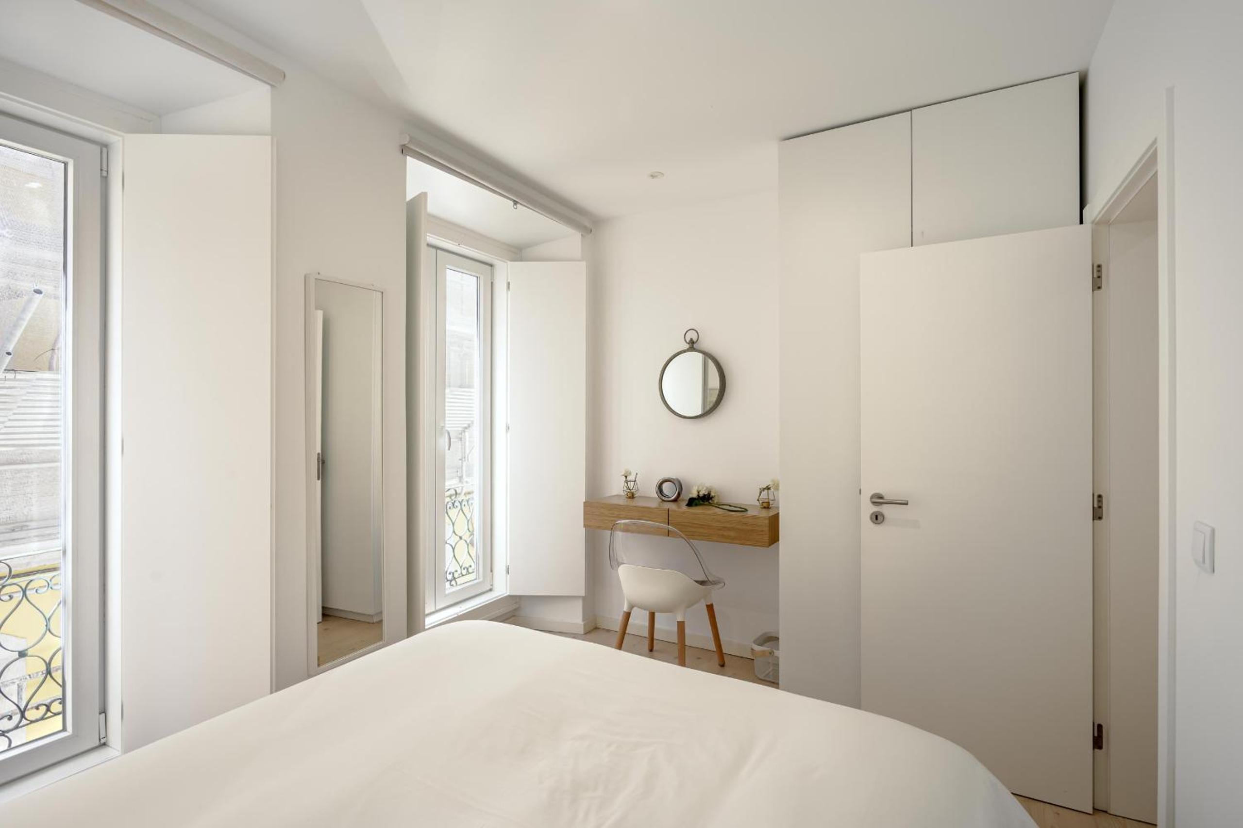 Downtown Modern Apartments by Homing