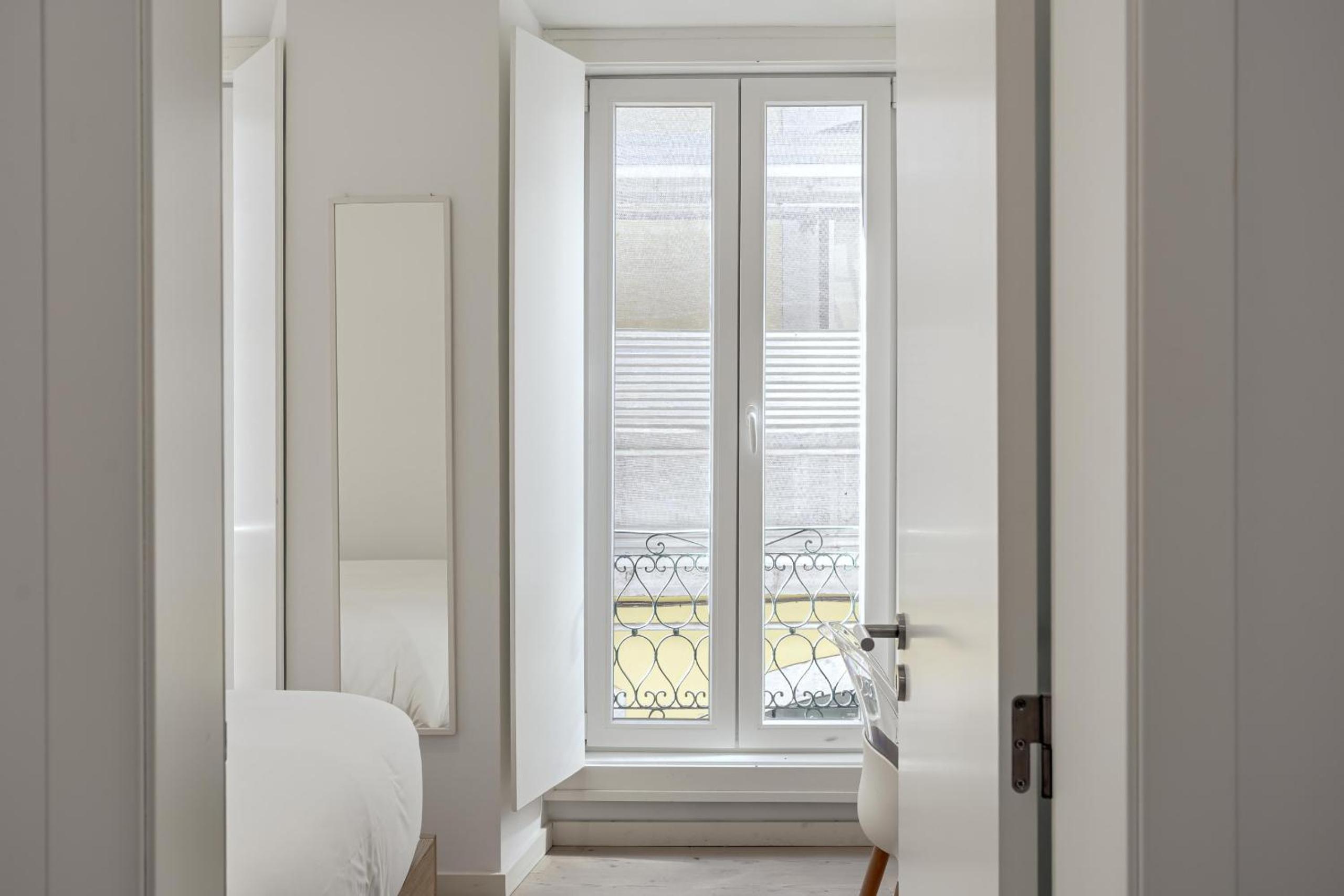 Downtown Modern Apartments by Homing