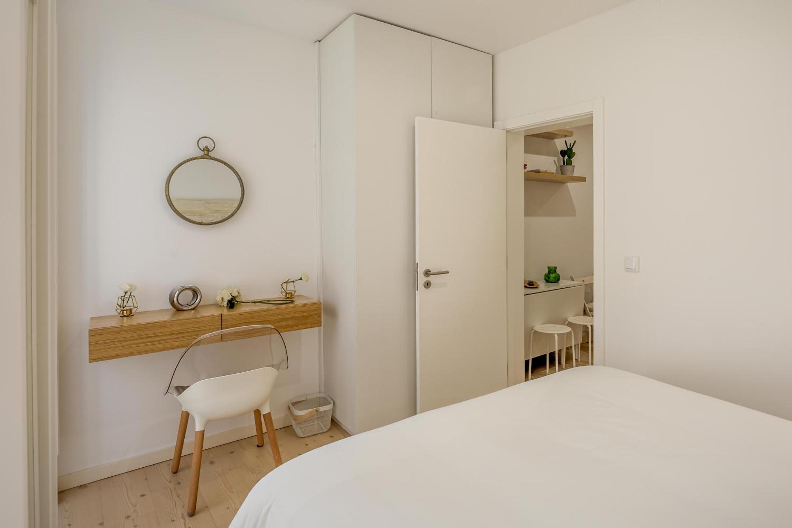 Downtown Modern Apartments by Homing