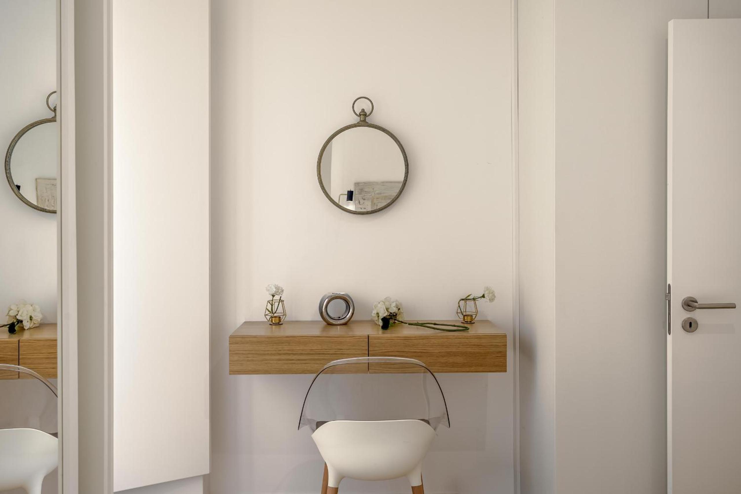 Downtown Modern Apartments by Homing