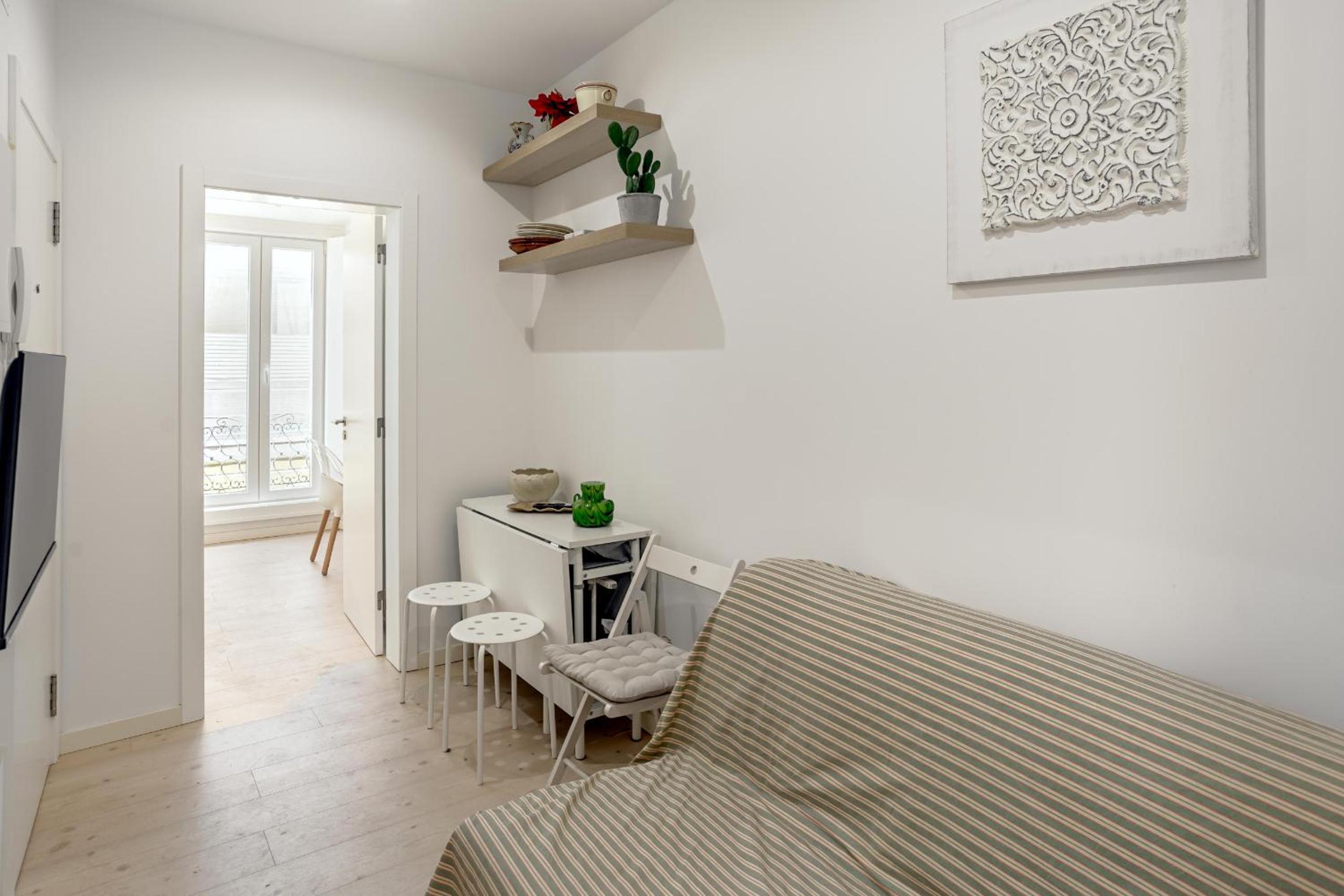 Downtown Modern Apartments by Homing