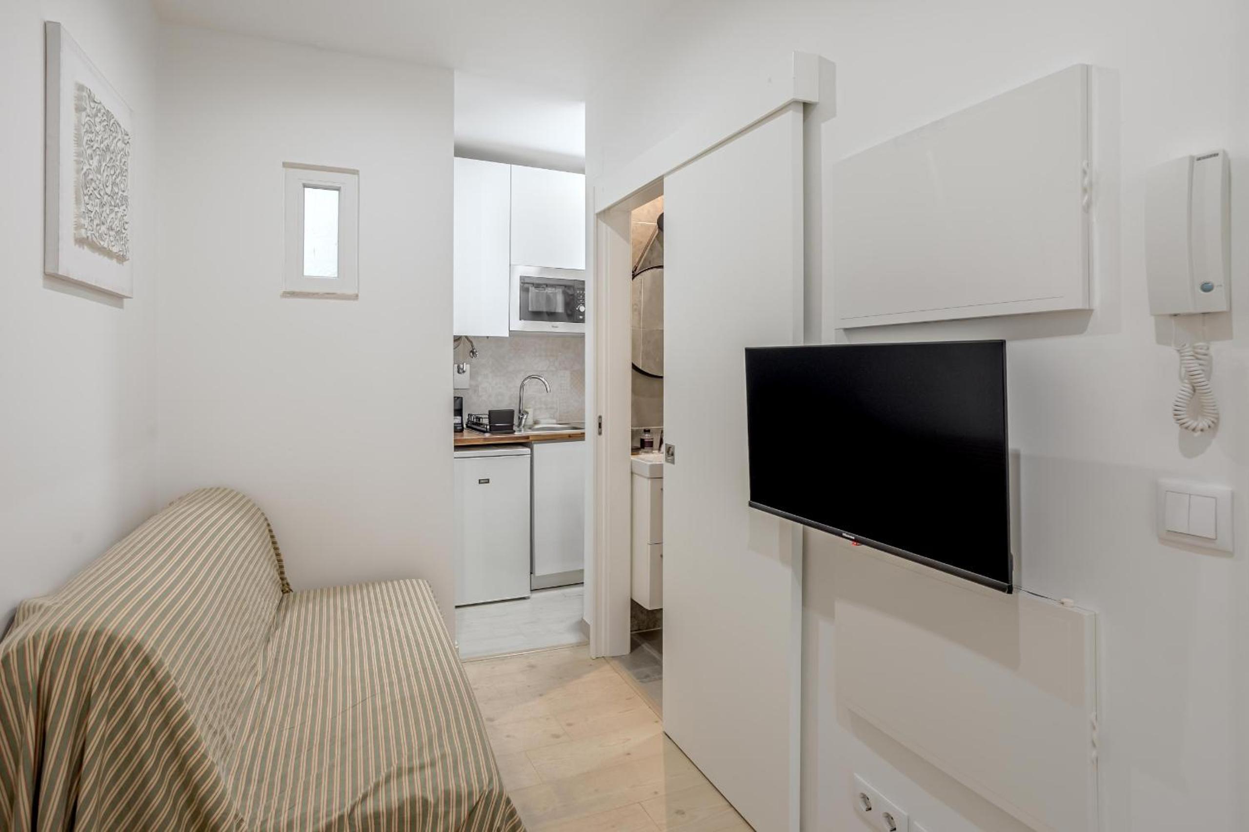 Downtown Modern Apartments by Homing