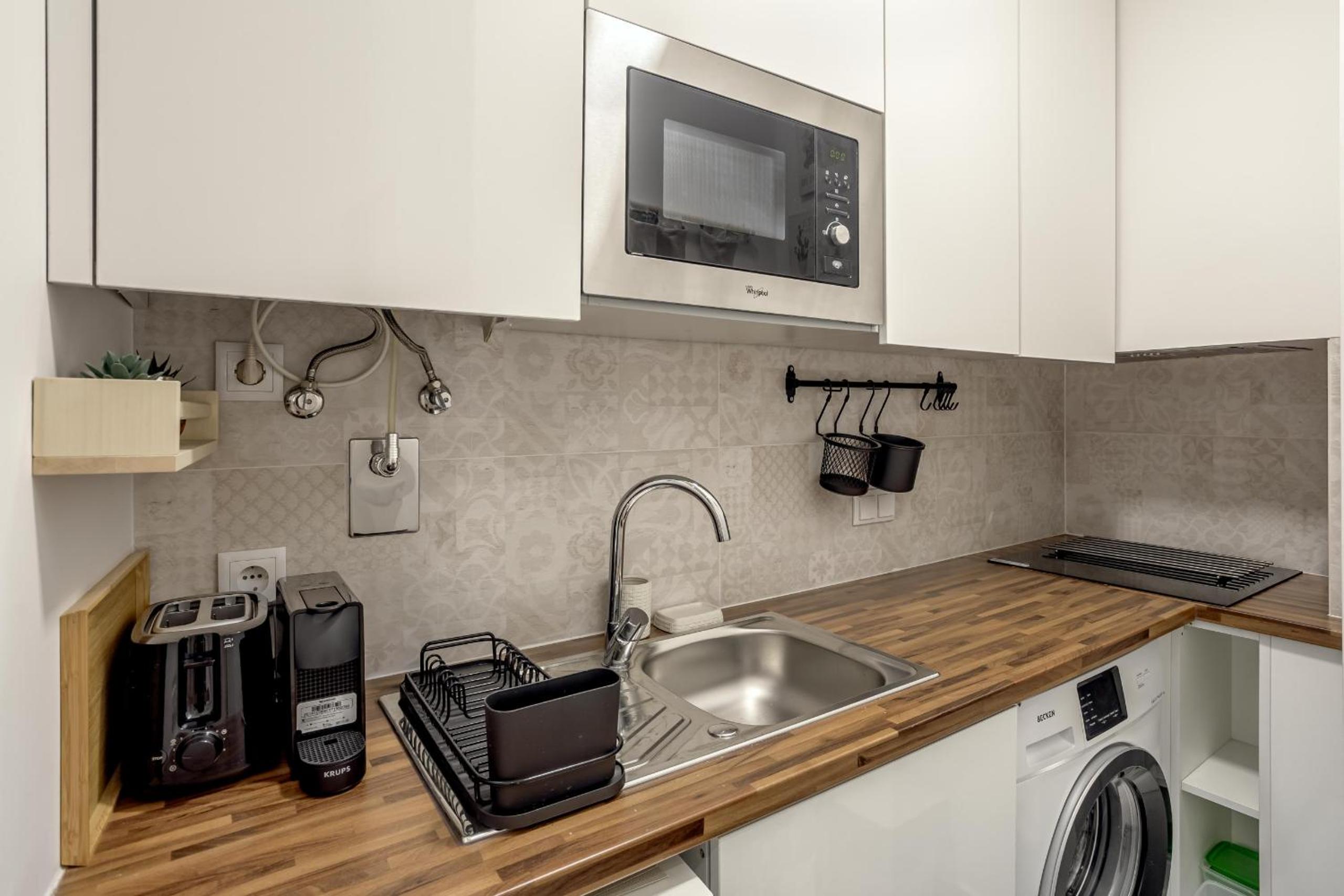 Downtown Modern Apartments by Homing