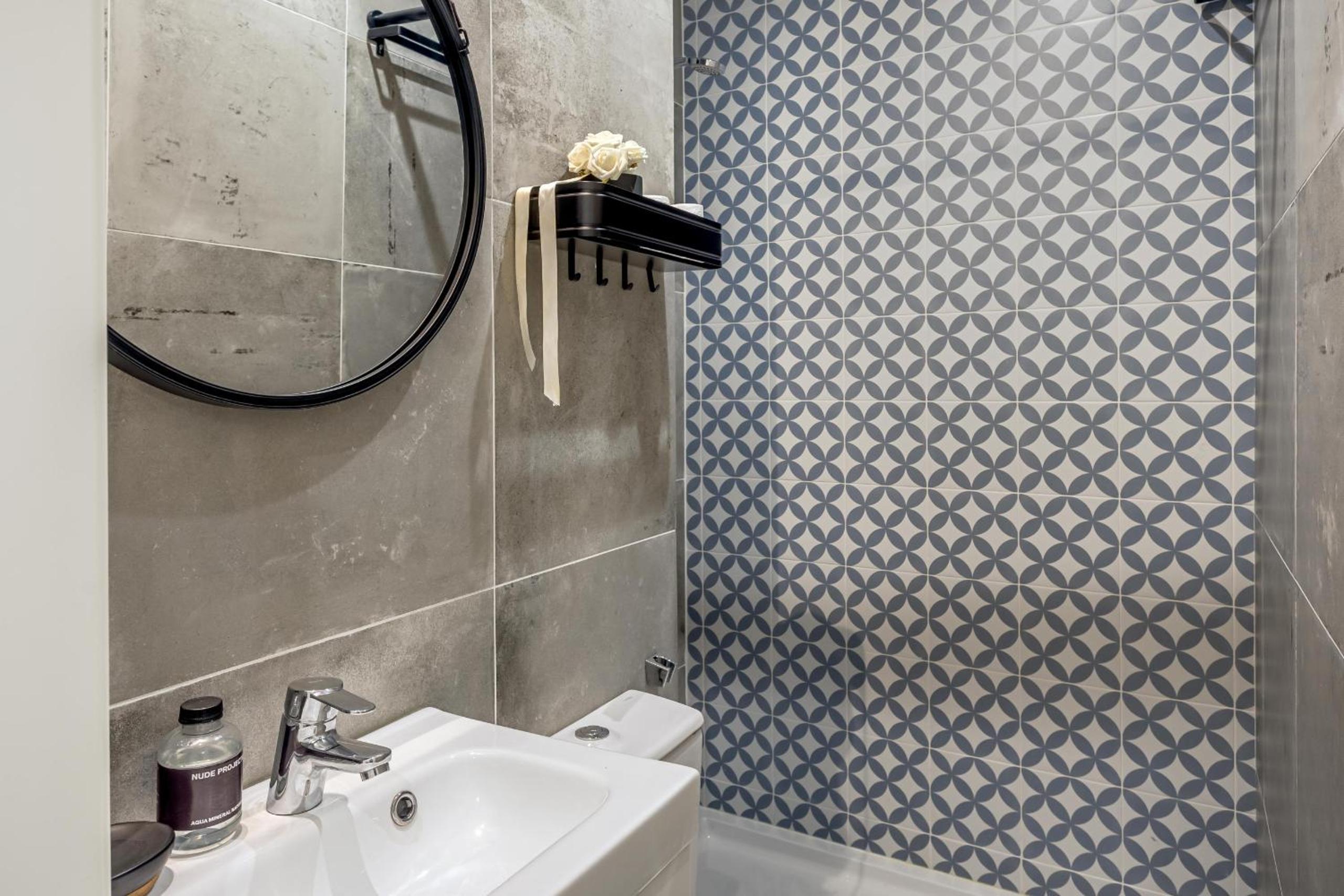 Downtown Modern Apartments by Homing