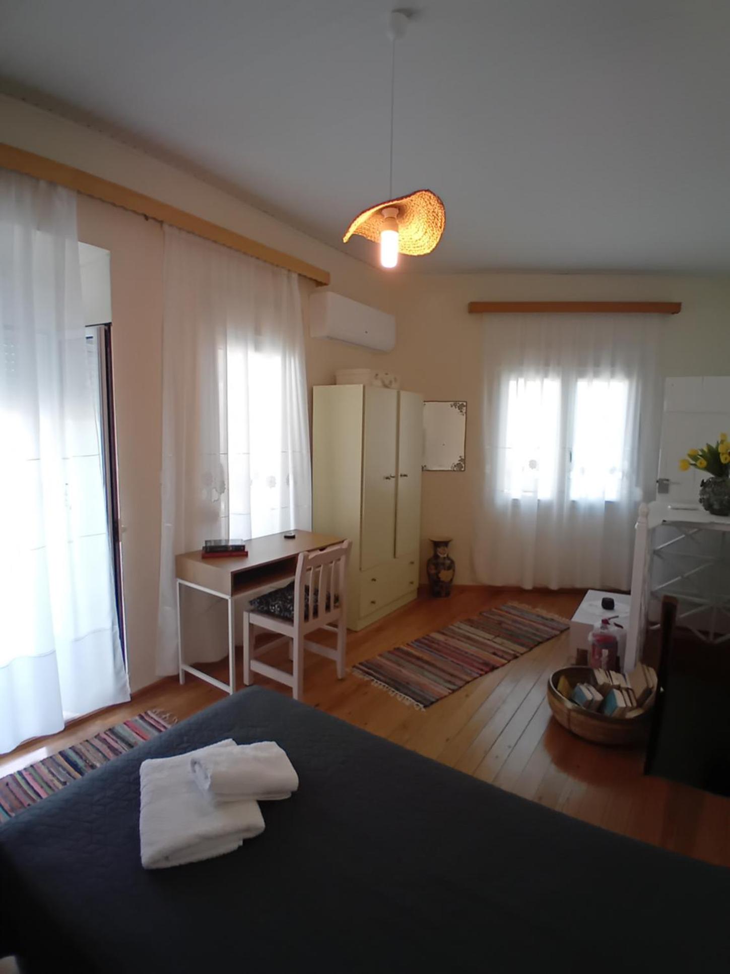 Mesorizi - Ancestral Home, Modern Stay