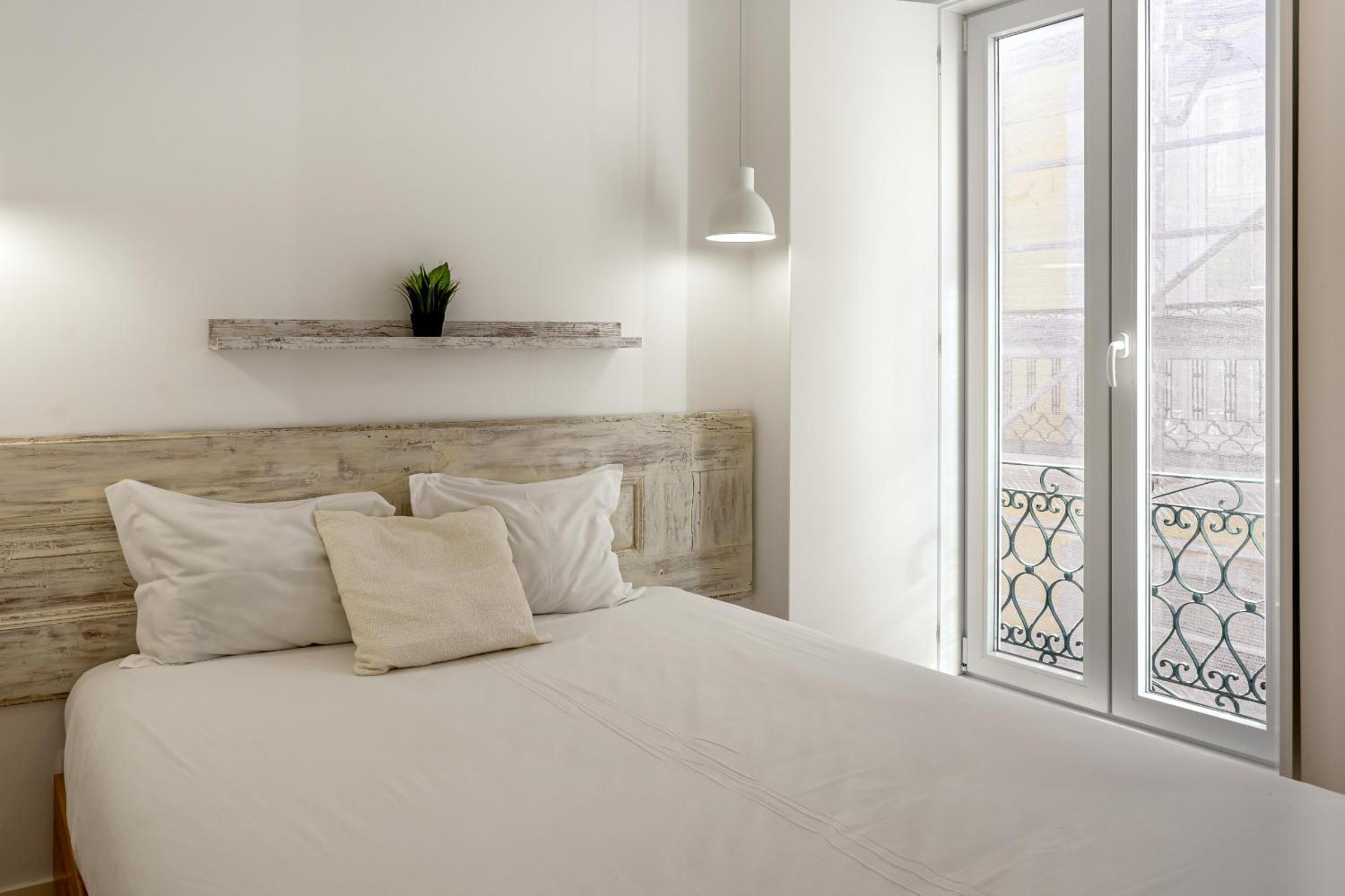 Downtown Modern Apartments by Homing