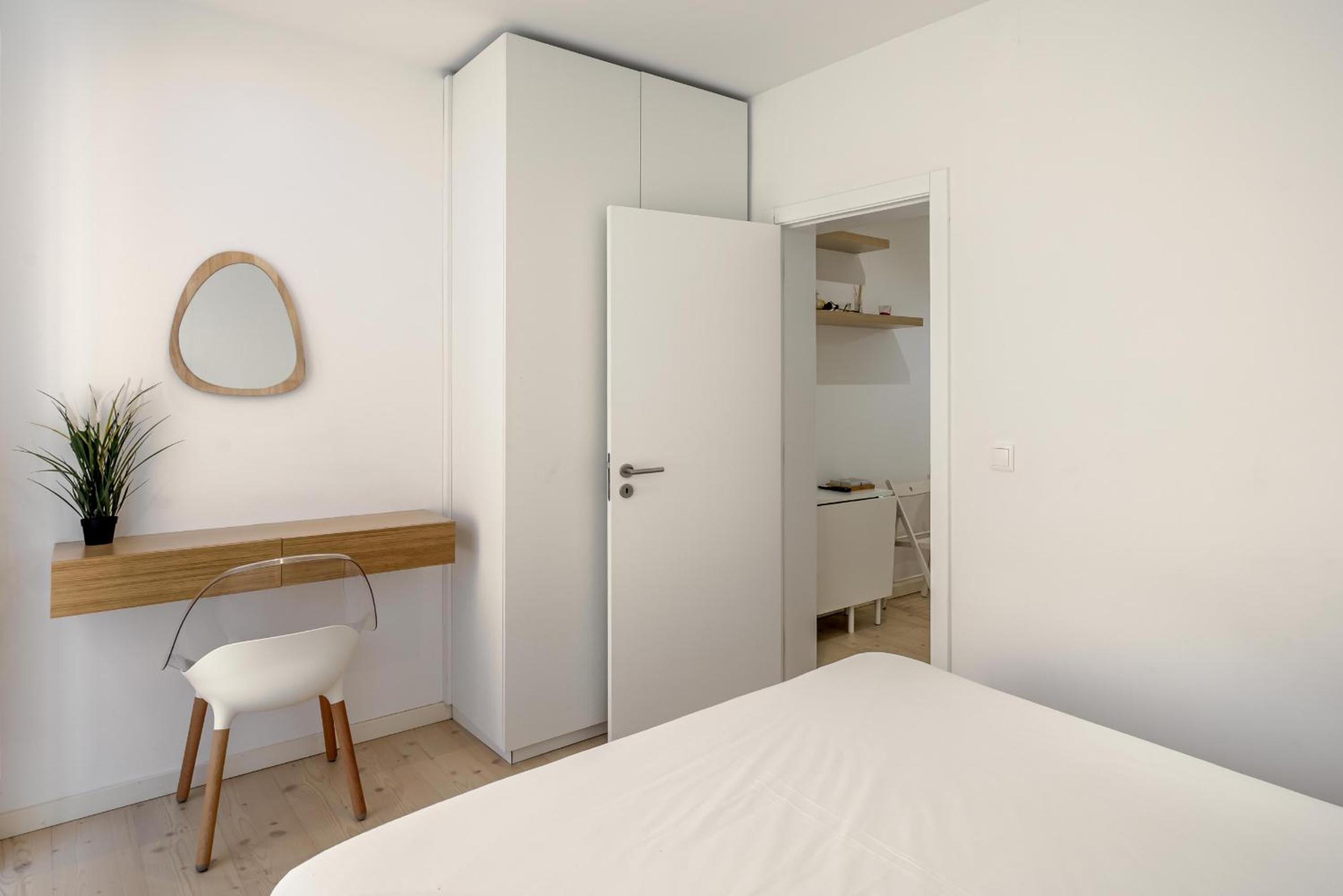 Downtown Modern Apartments by Homing