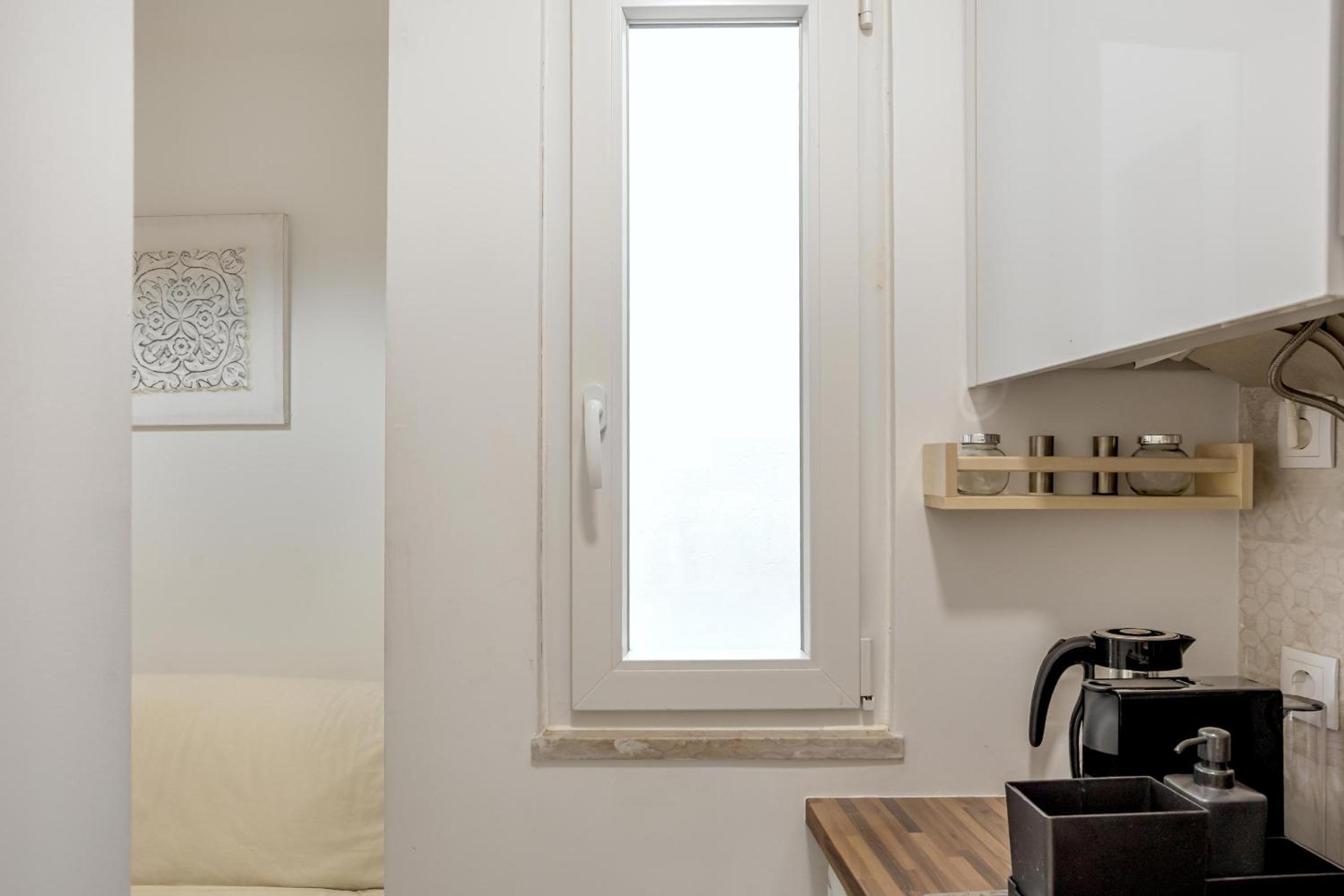 Downtown Modern Apartments by Homing