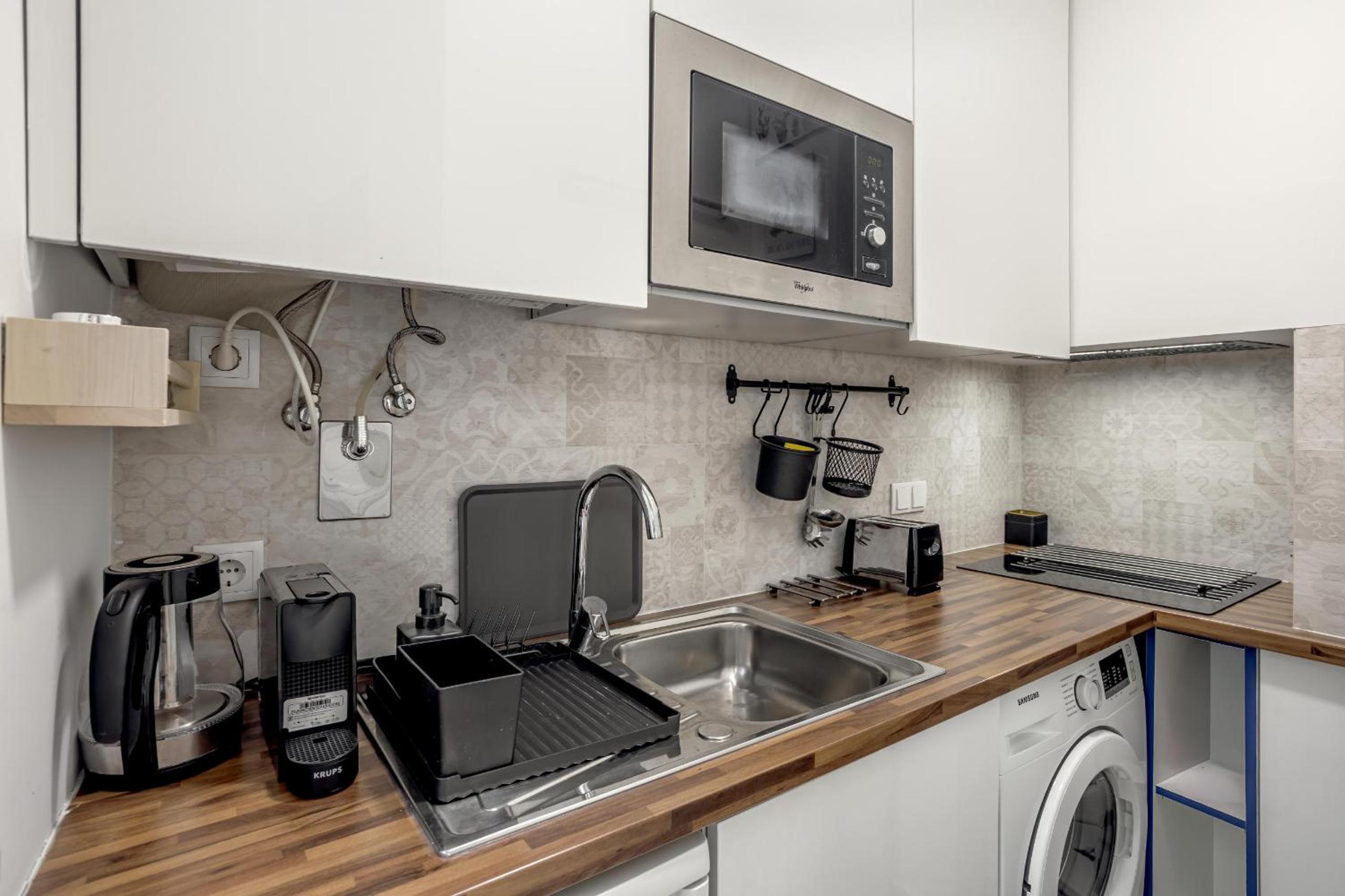 Downtown Modern Apartments by Homing