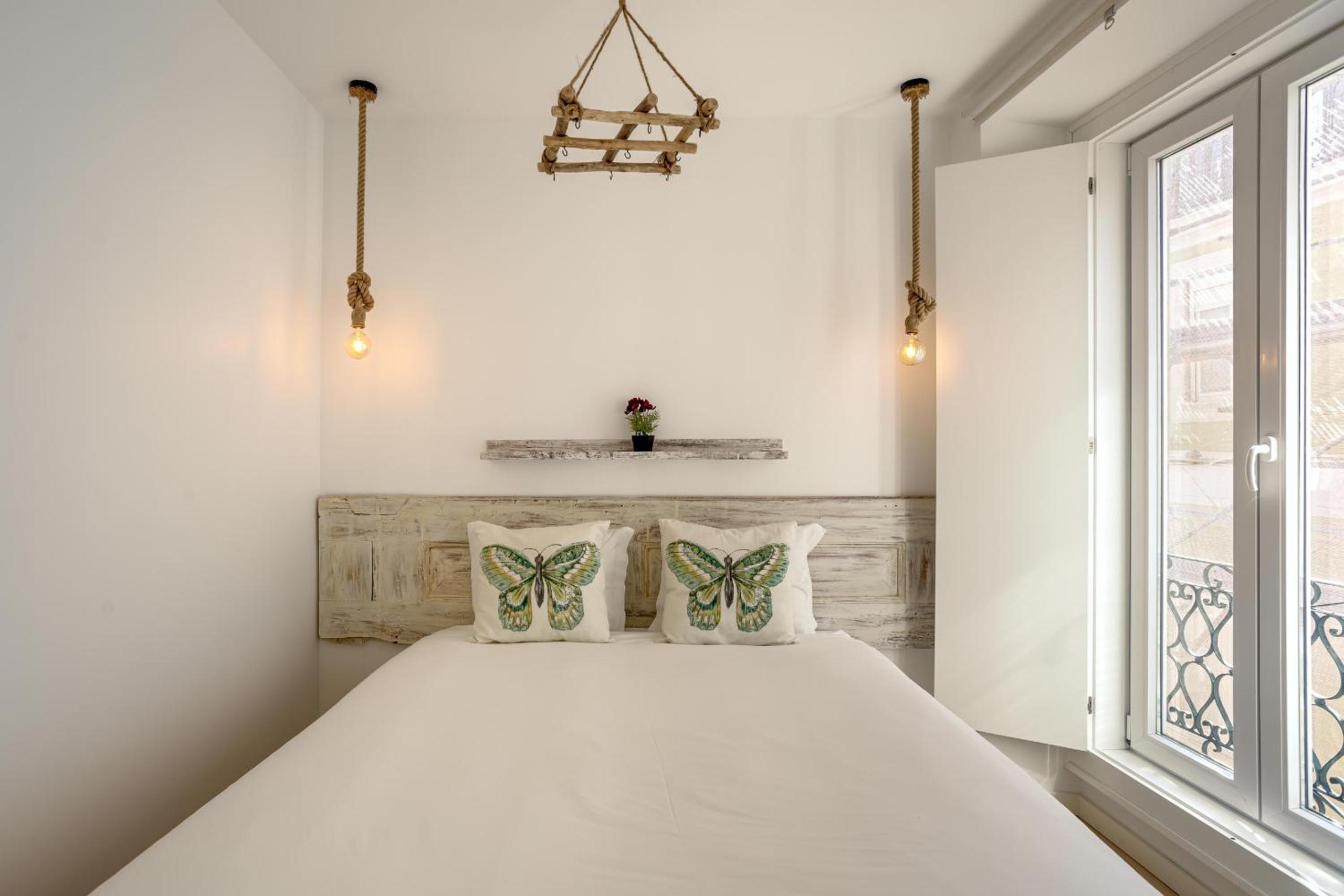 Downtown Modern Apartments by Homing