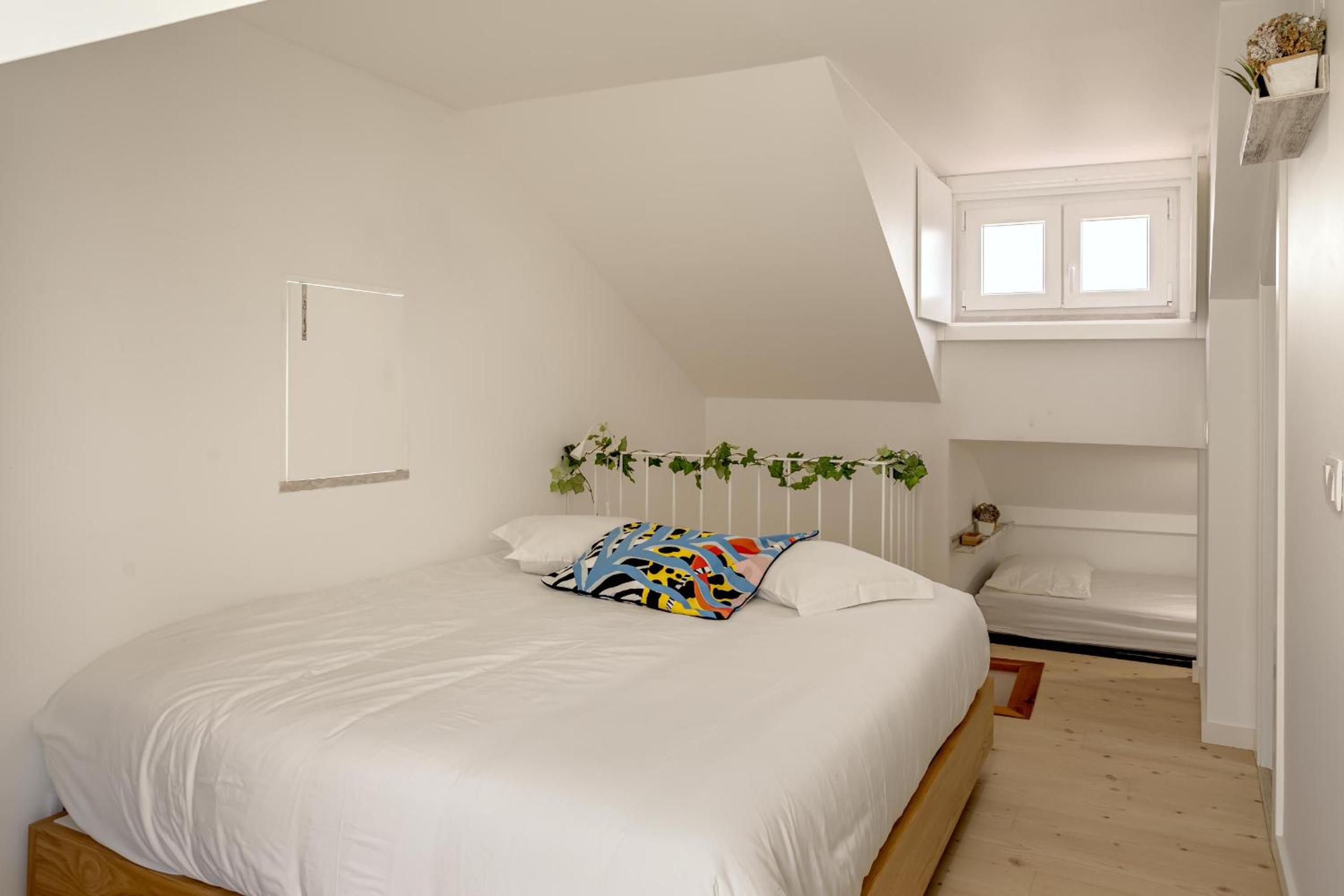 Downtown Modern Apartments by Homing