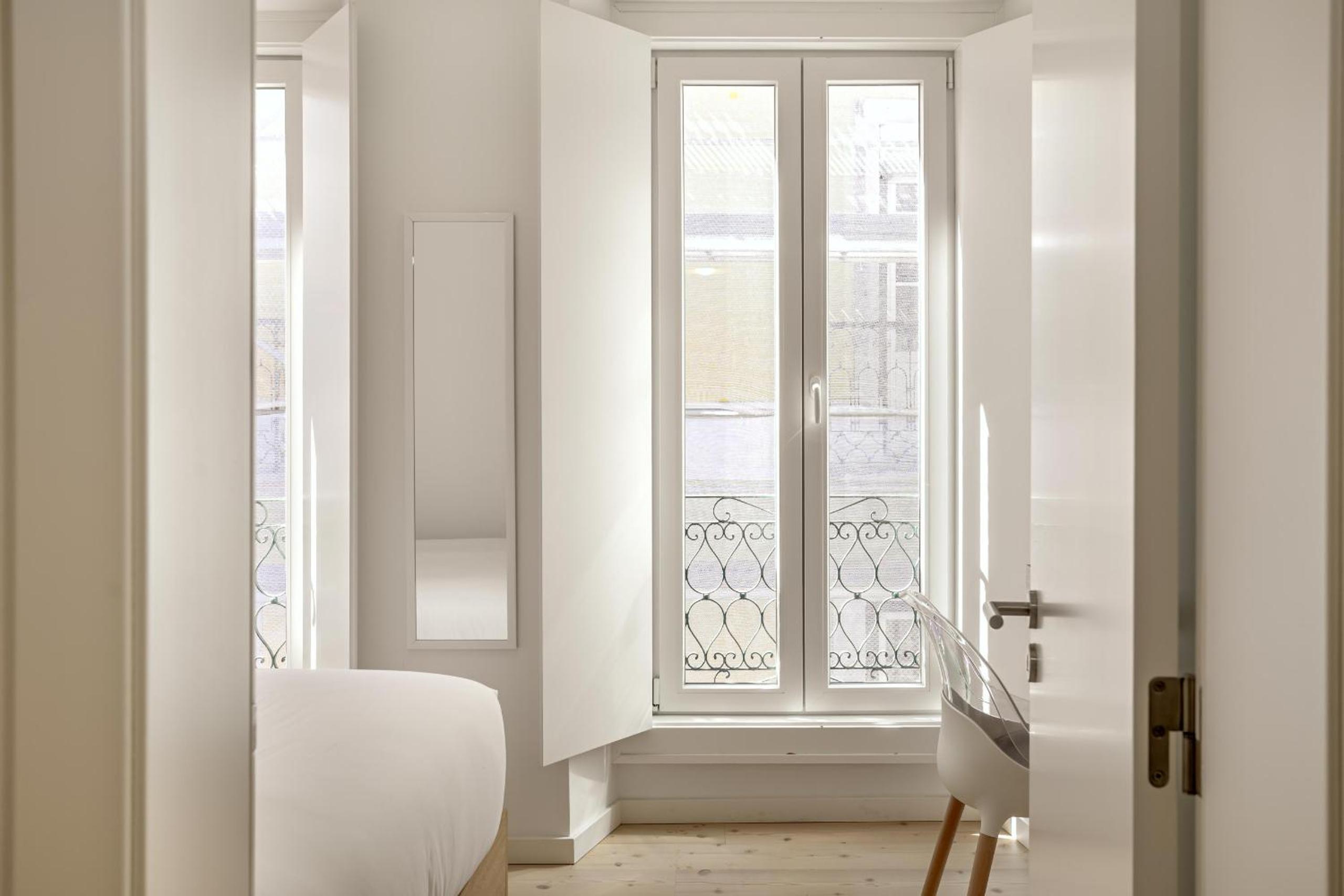 Downtown Modern Apartments by Homing