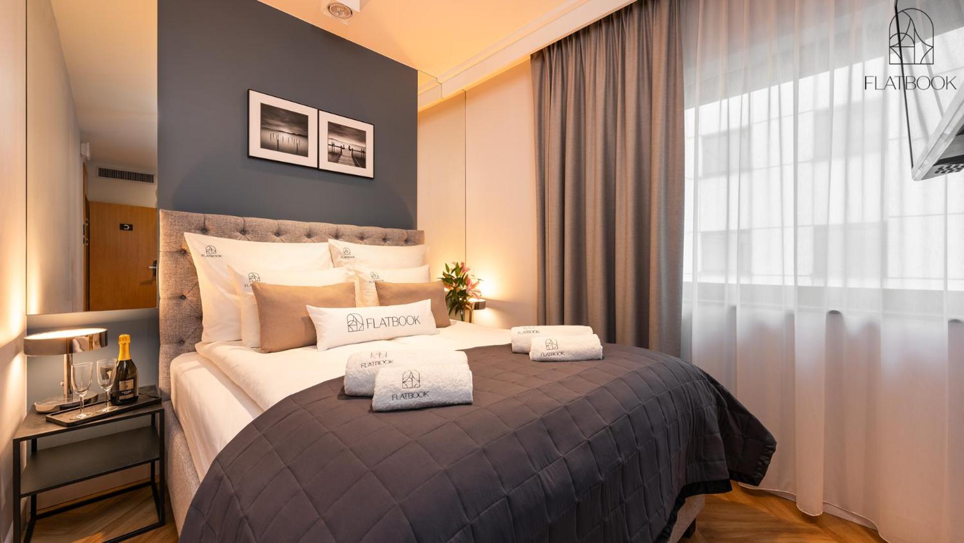 Flatbook - City Center Apartments Deo Plaza Studio II