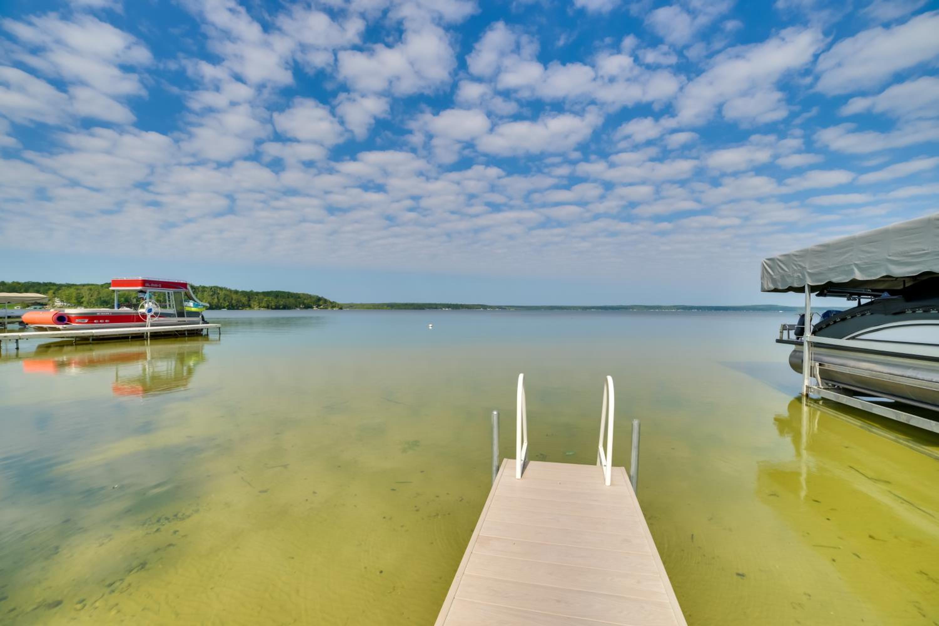 Pet Friendly Mullett Lake Cabin with Dock!