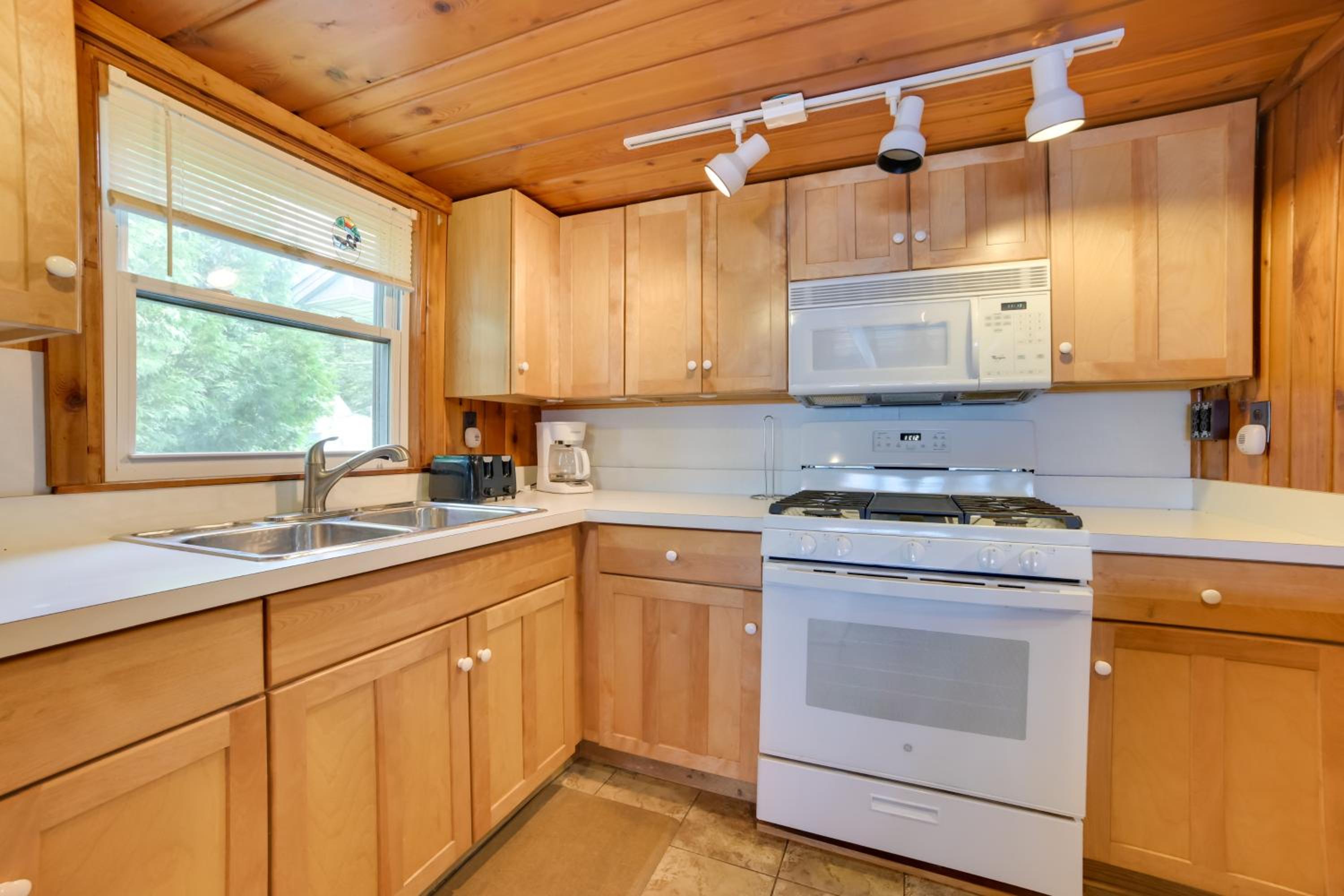 Pet Friendly Mullett Lake Cabin with Dock!