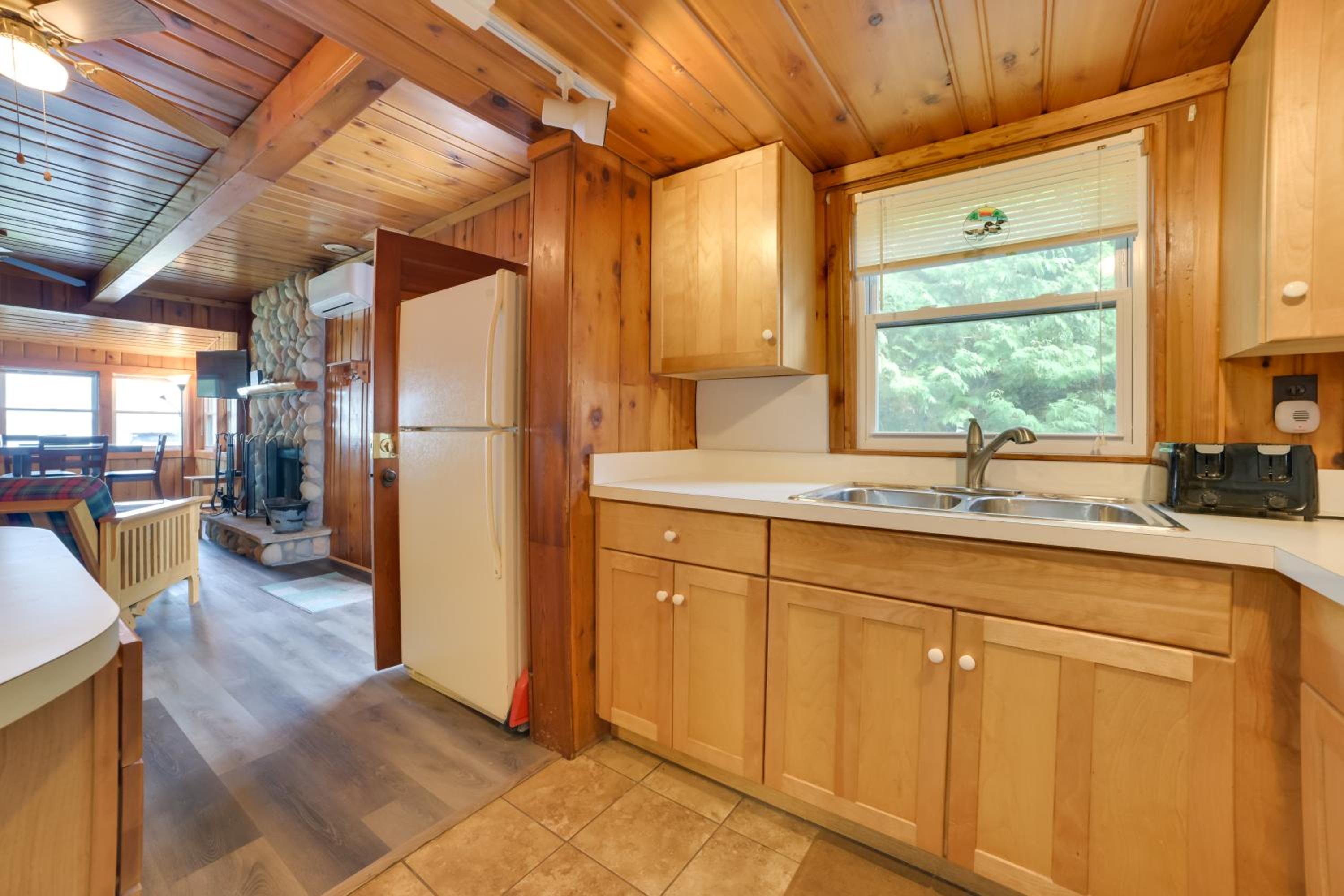 Pet Friendly Mullett Lake Cabin with Dock!