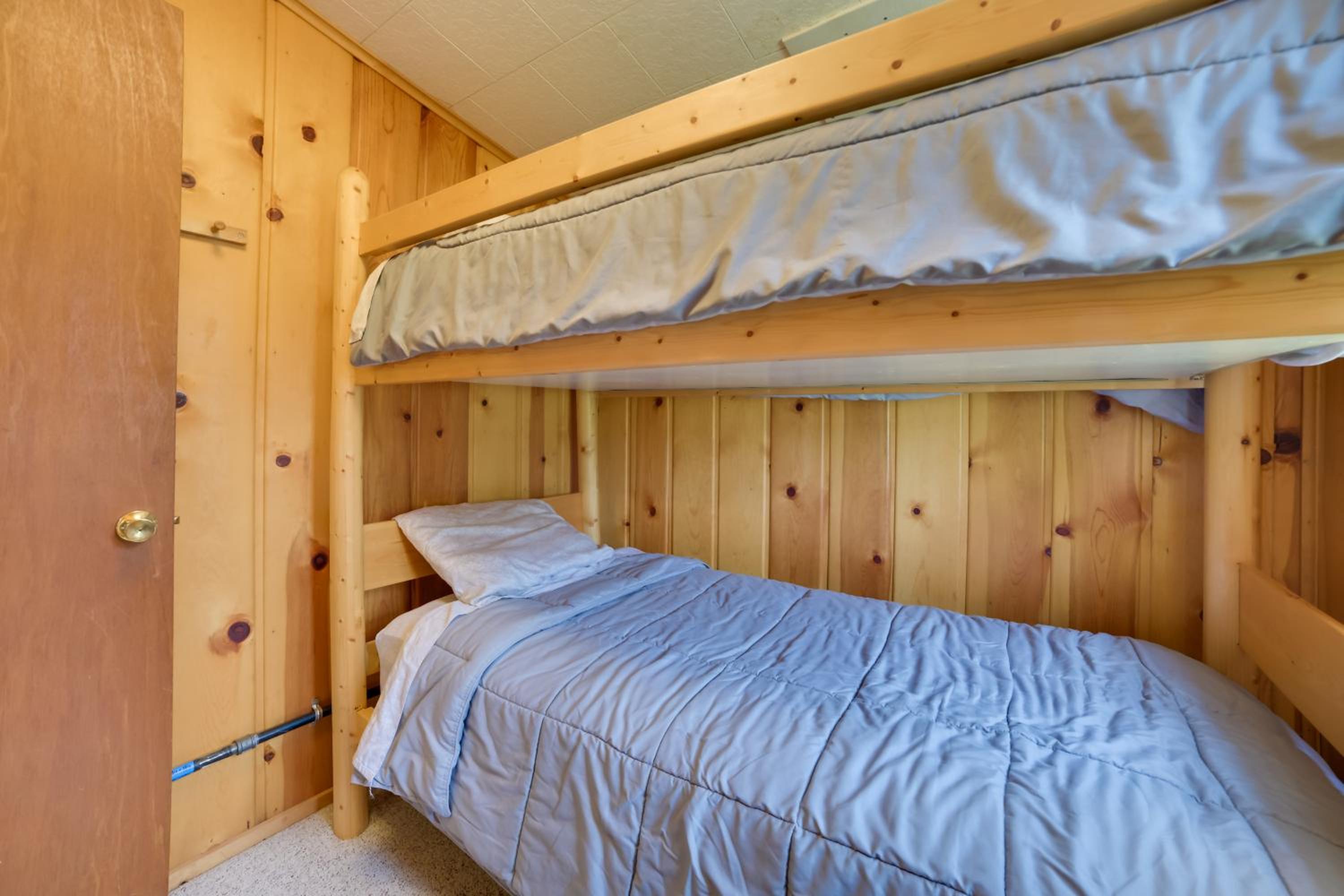 Pet Friendly Mullett Lake Cabin with Dock!