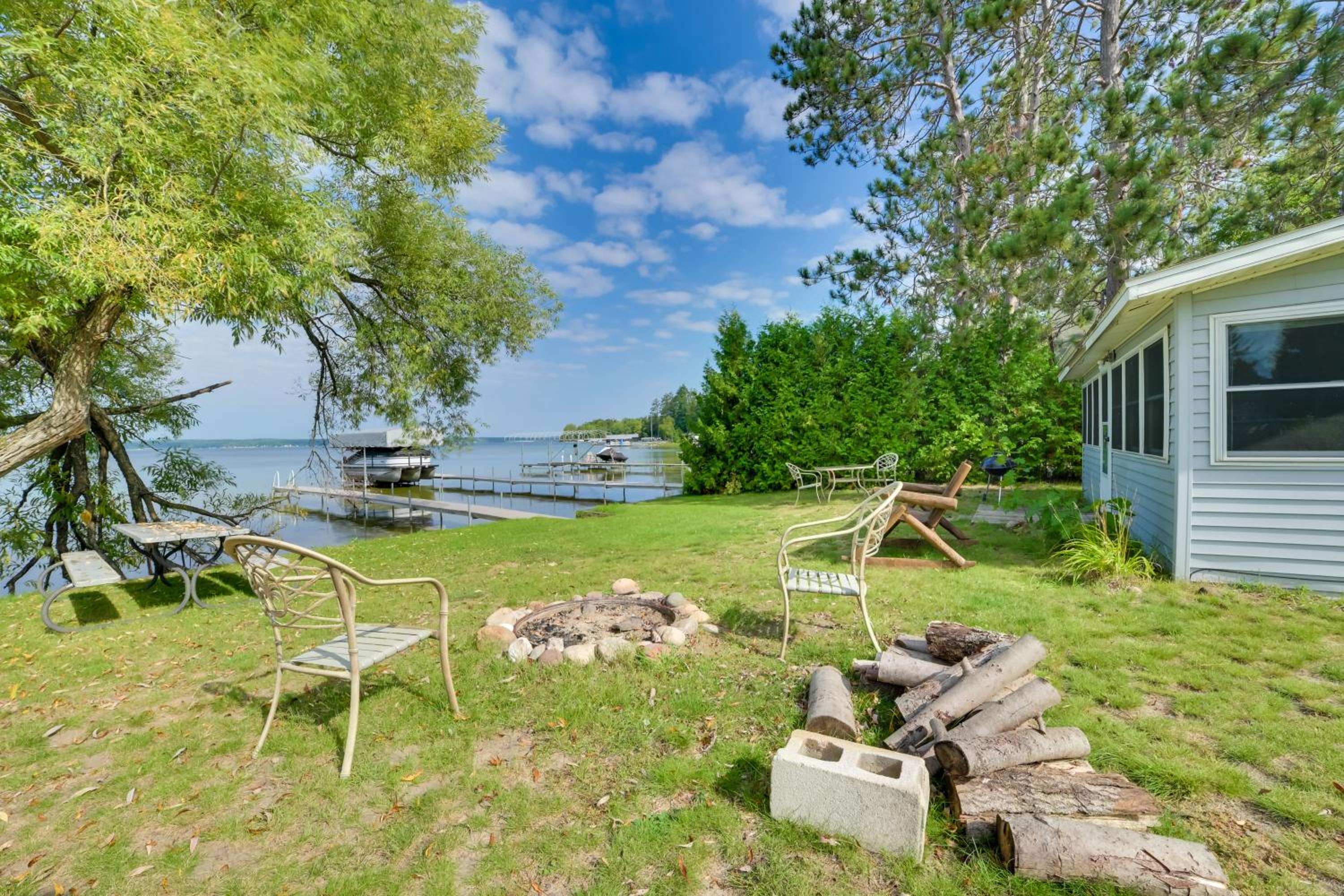 Pet Friendly Mullett Lake Cabin with Dock!