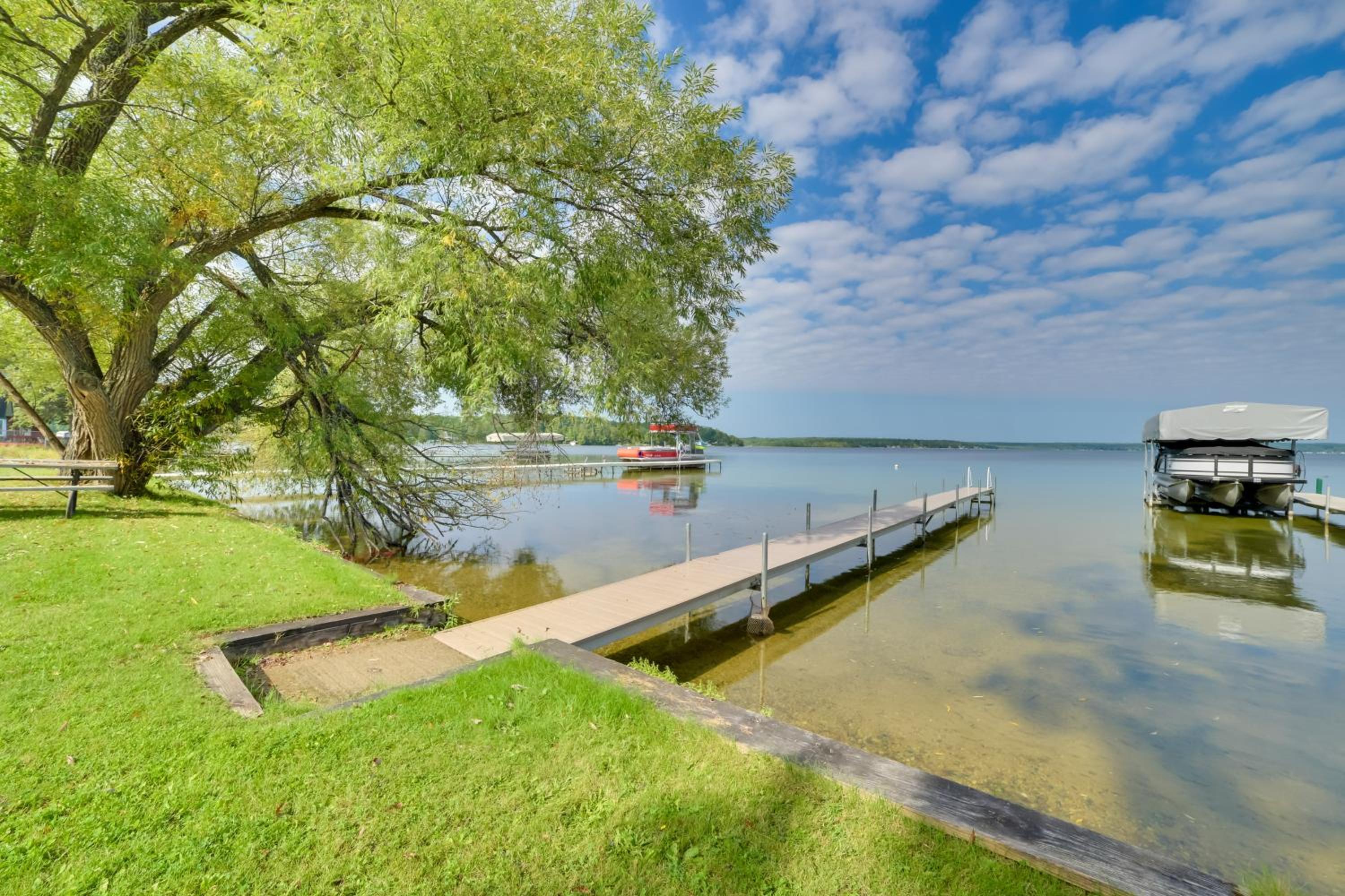 Pet Friendly Mullett Lake Cabin with Dock!