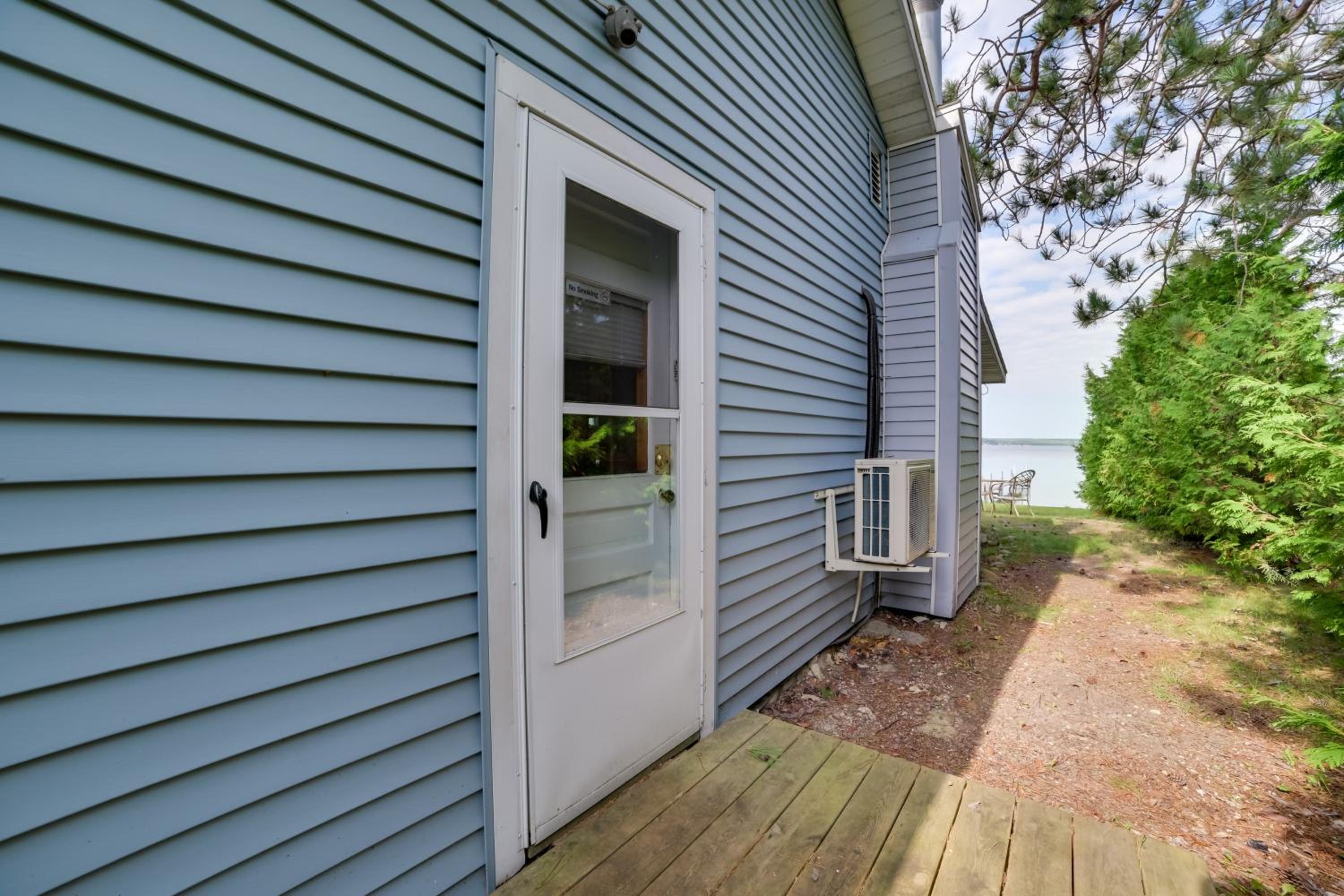 Pet Friendly Mullett Lake Cabin with Dock!