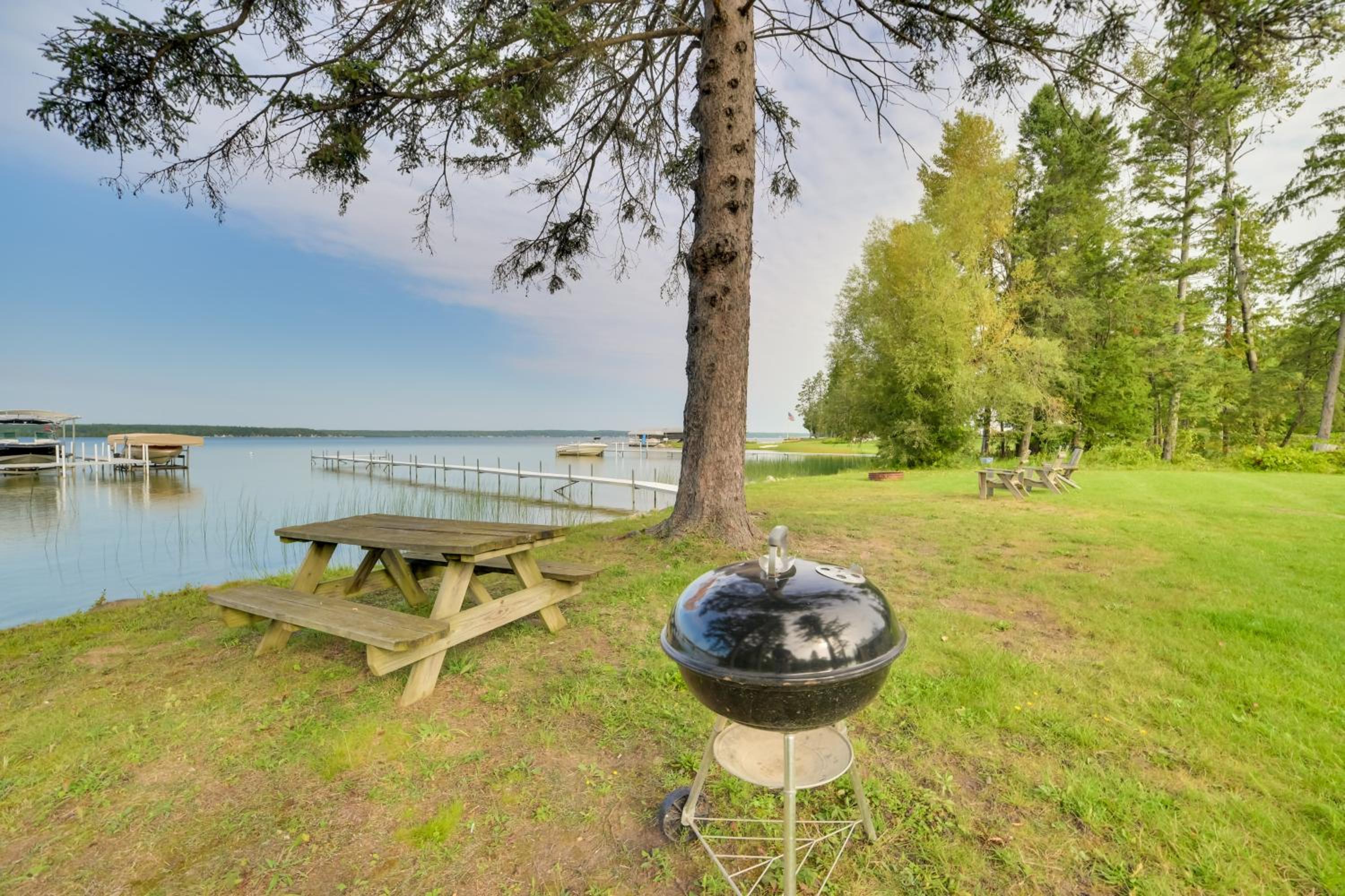 Pet Friendly Lake Cabin Private Dock and Fire Pit!