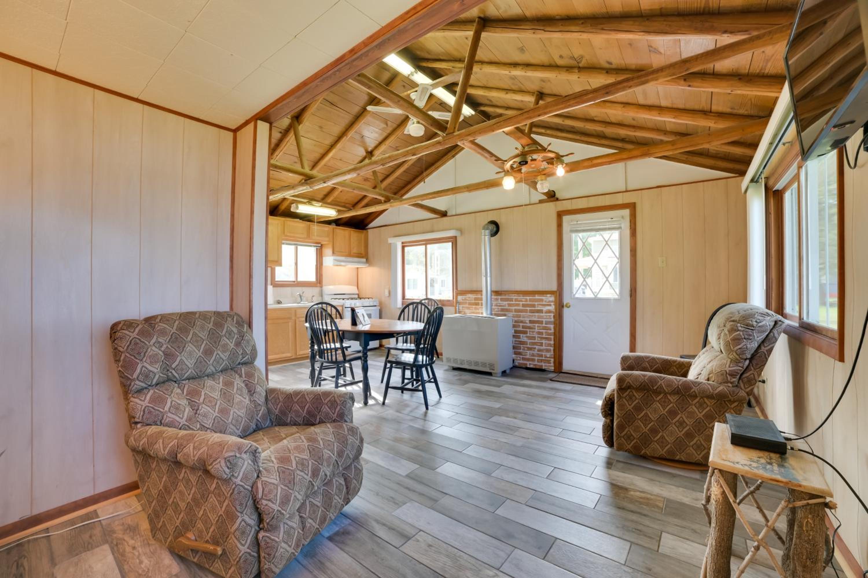 Pet Friendly Lake Cabin Private Dock and Fire Pit!