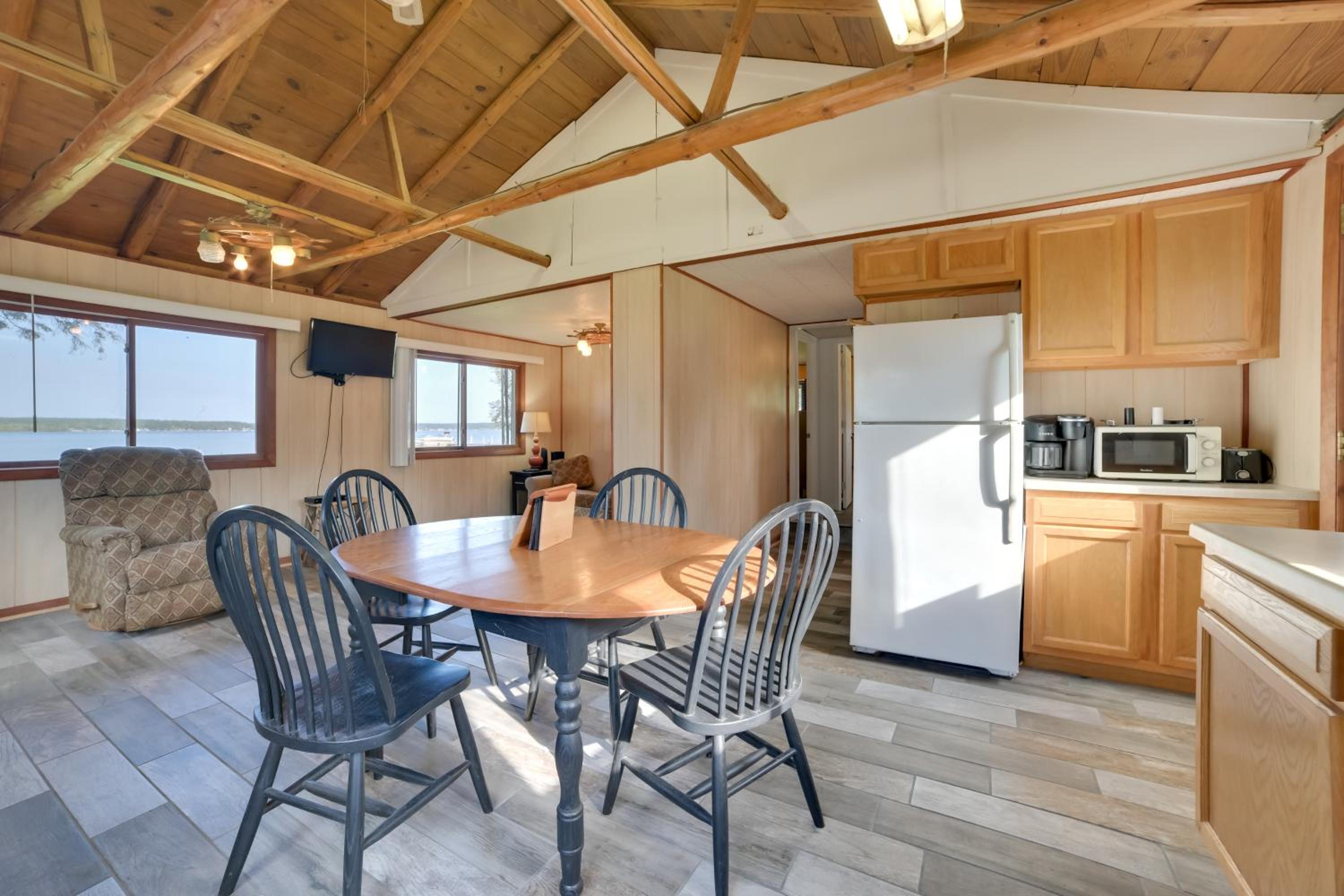 Pet Friendly Lake Cabin Private Dock and Fire Pit!