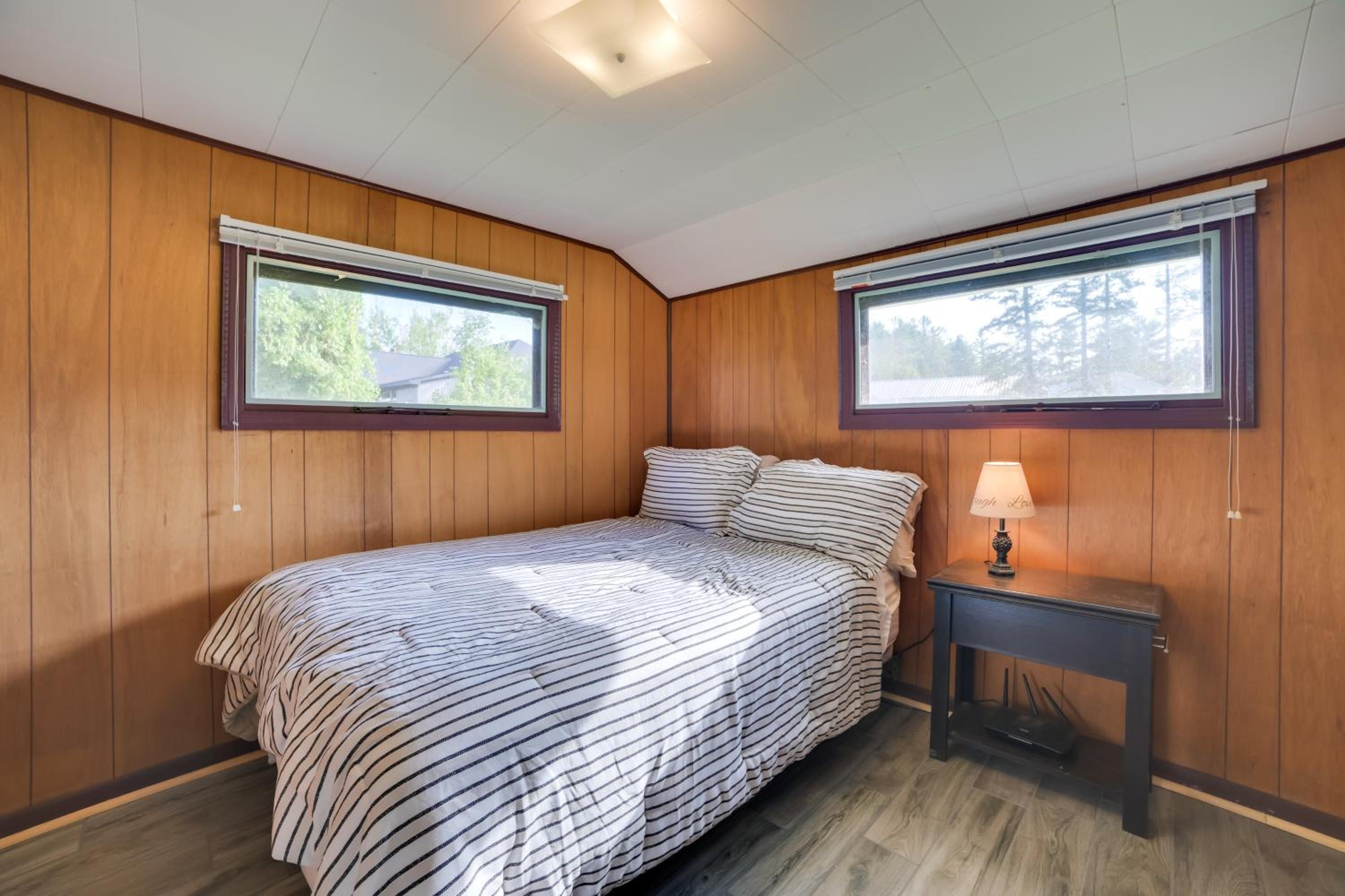 Pet Friendly Lake Cabin Private Dock and Fire Pit!