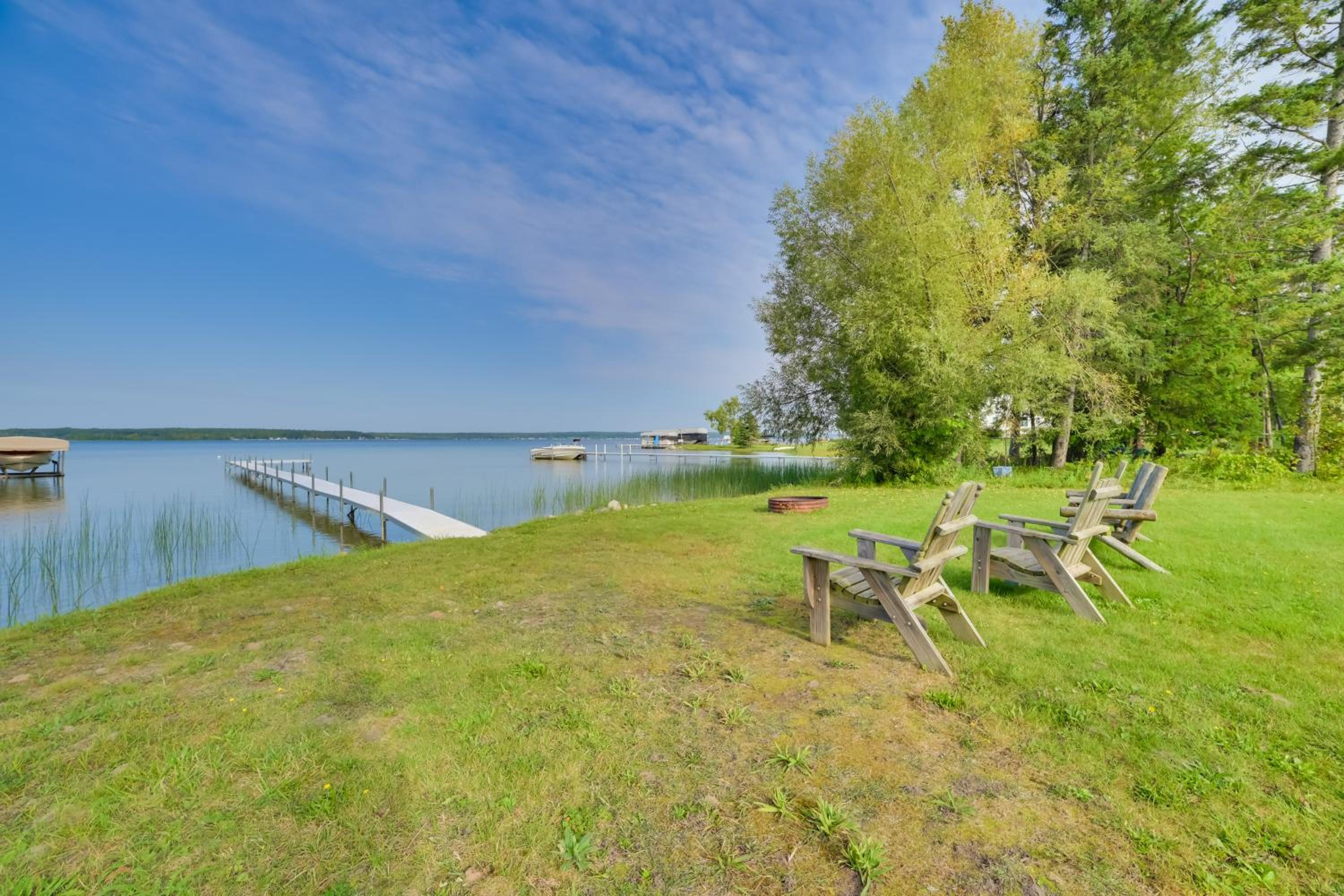 Pet Friendly Lake Cabin Private Dock and Fire Pit!