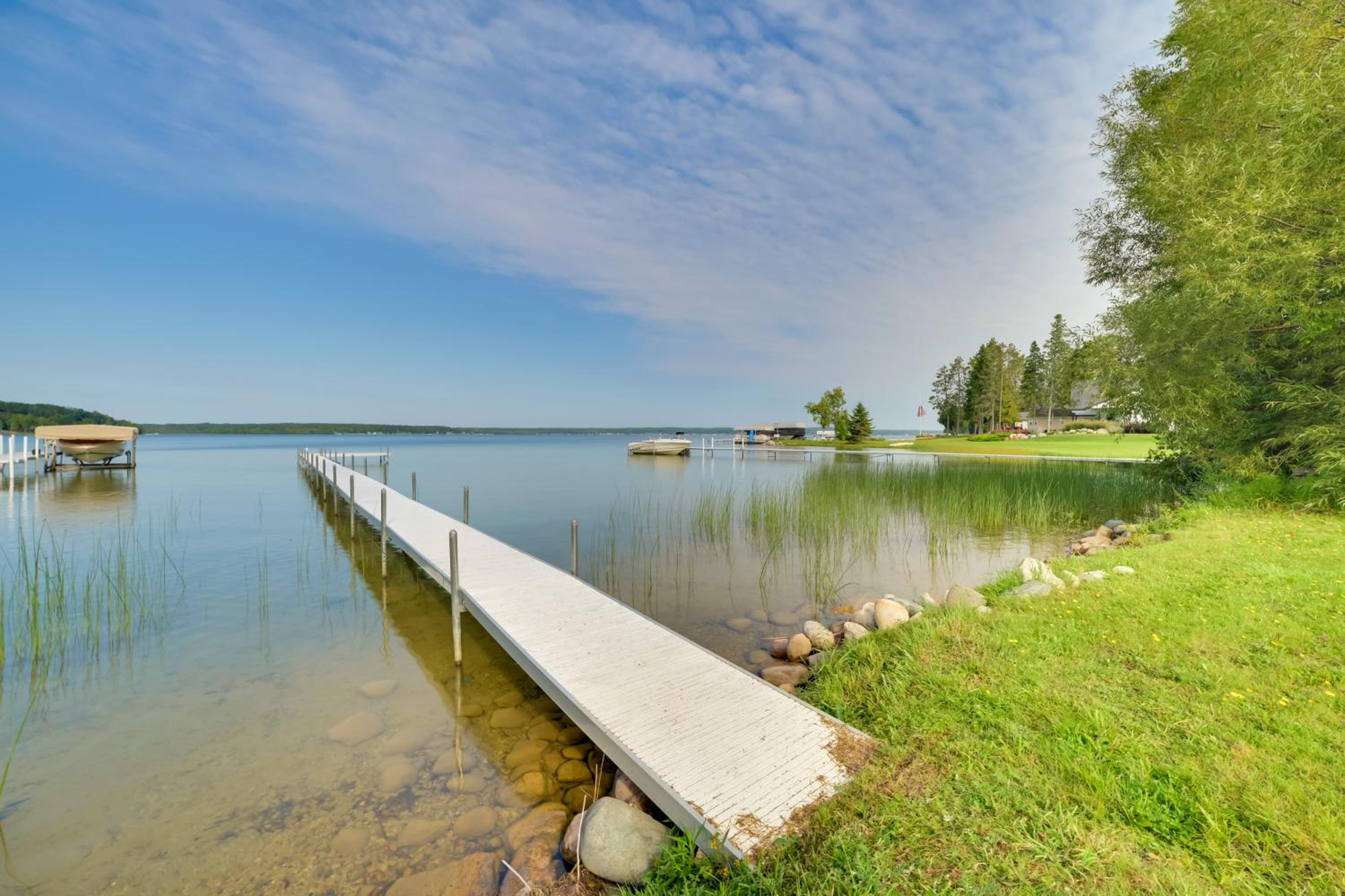 Pet Friendly Lake Cabin Private Dock and Fire Pit!