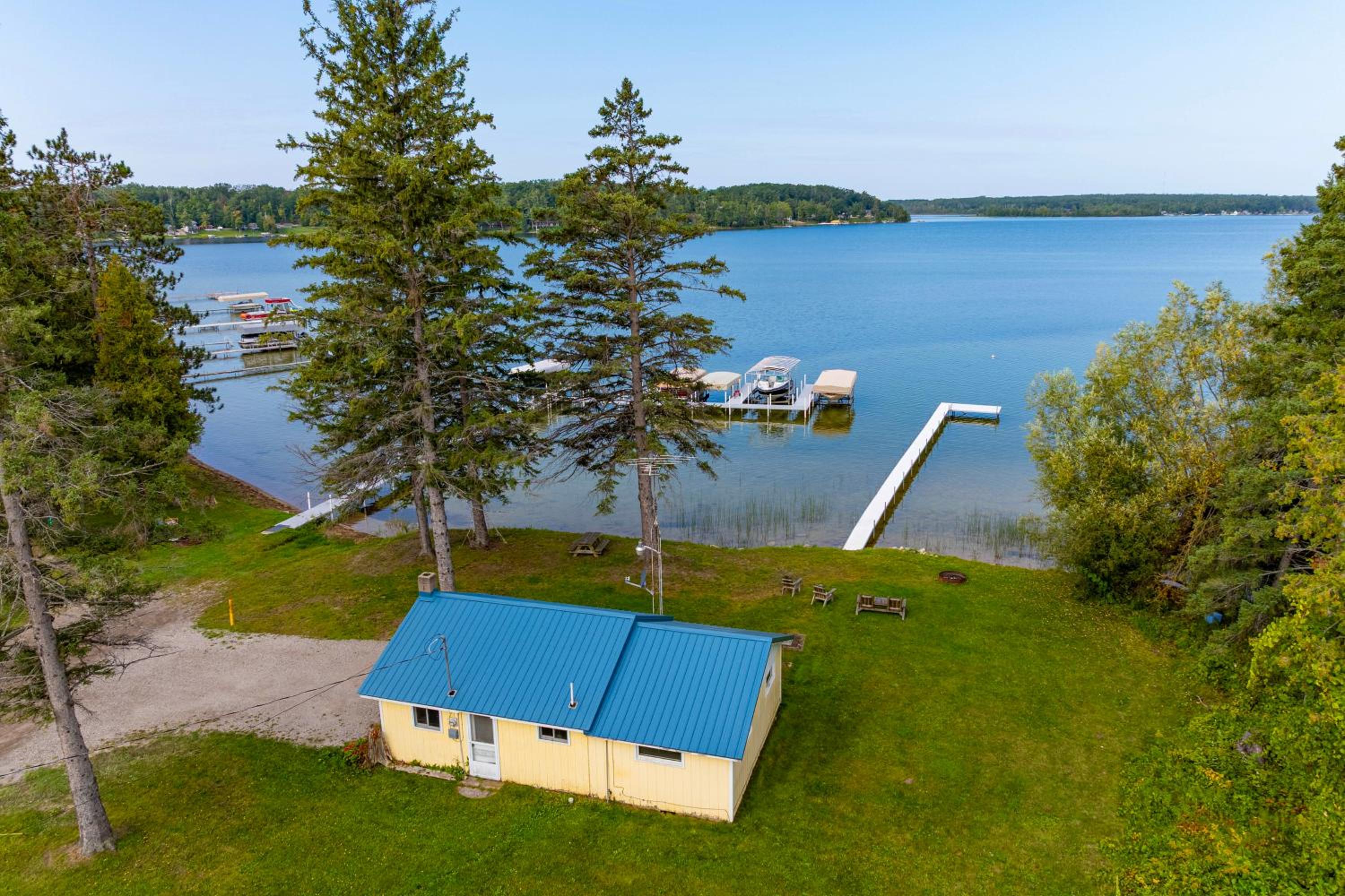 Pet Friendly Lake Cabin Private Dock and Fire Pit!