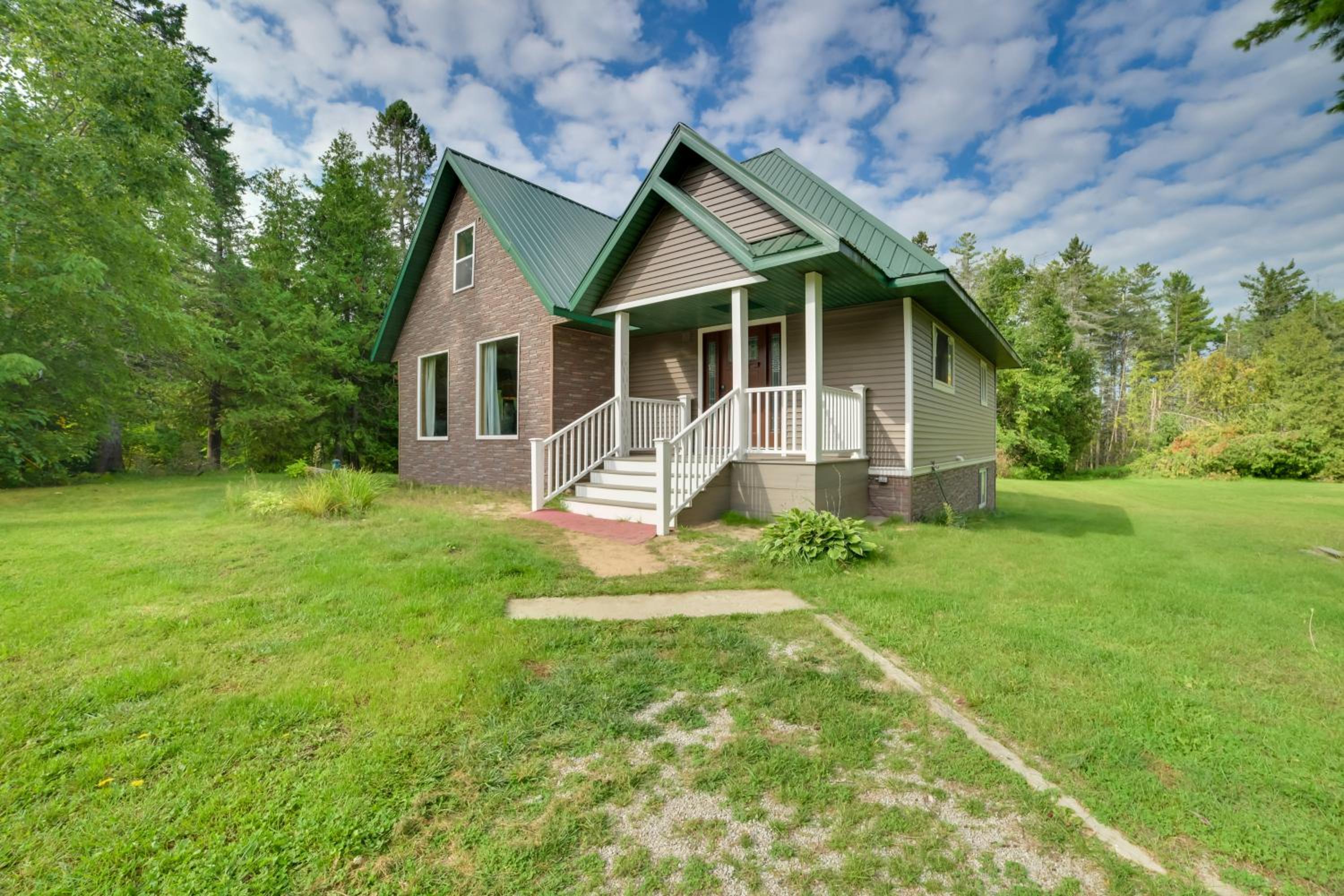 Rustic Mullett Lake Home, 3 Mi to Marina!