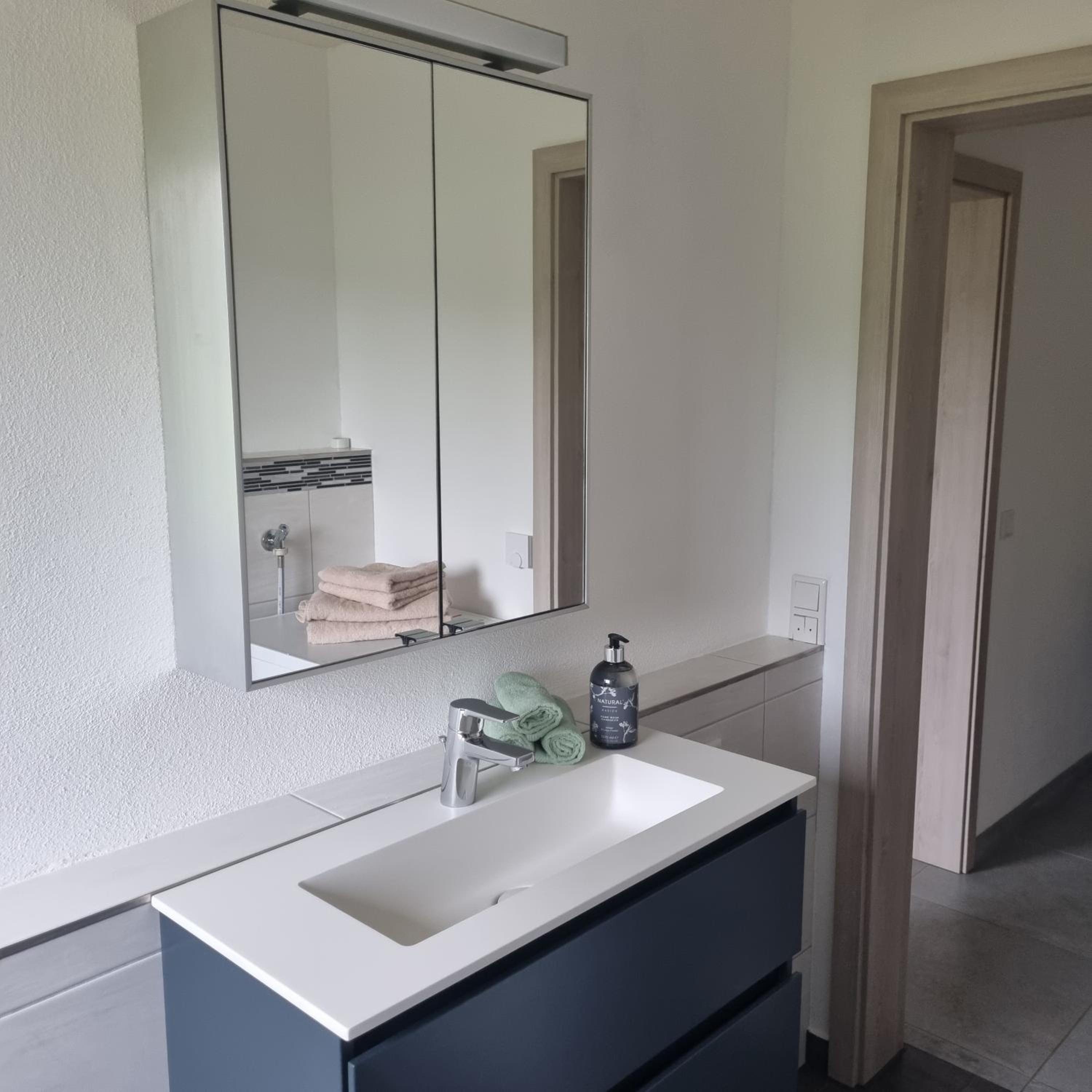 Ferienwohnung Wiesengrund, Ruhig im Ortsteil von Roth, nähe Rothsee, 25 min Messe Nbg
