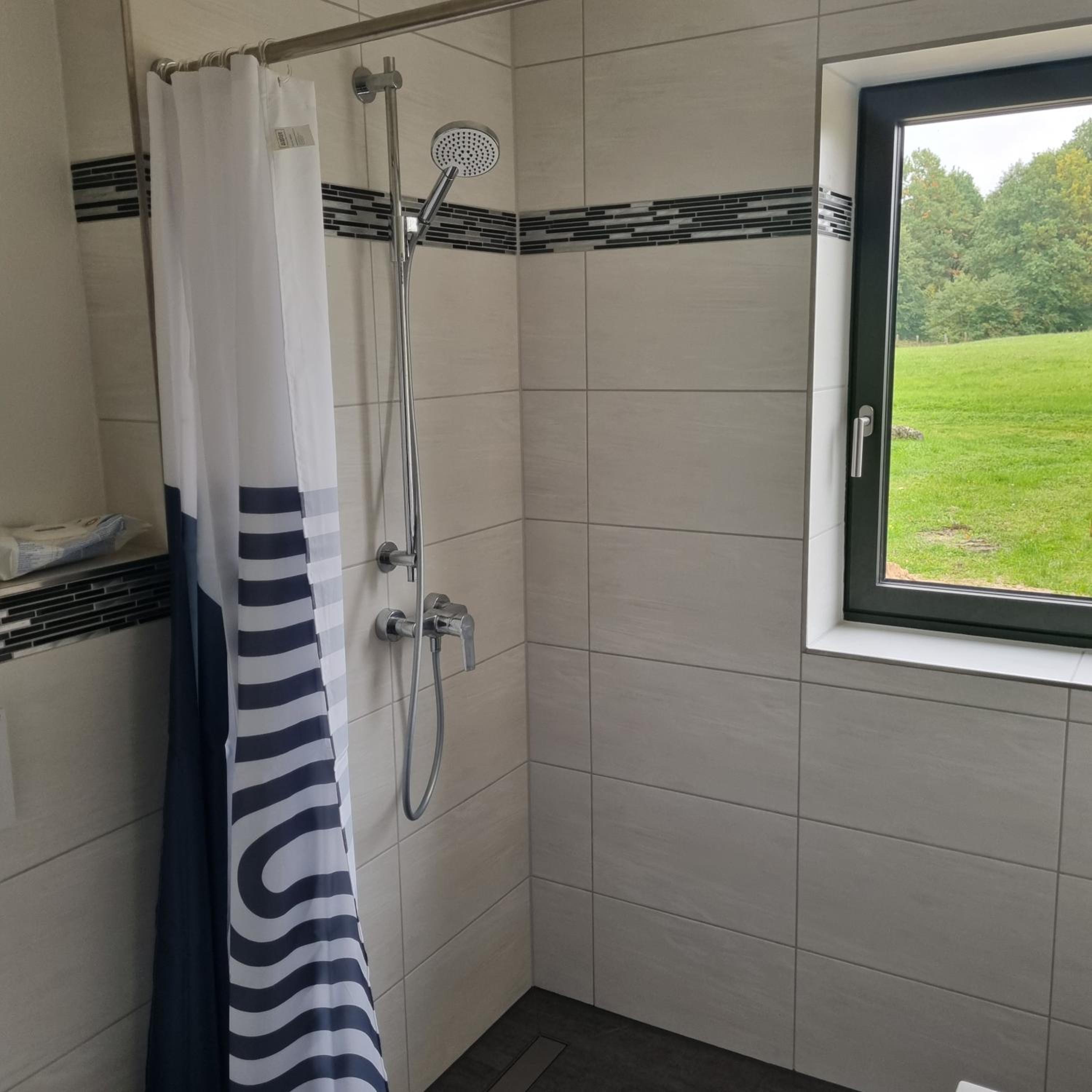Ferienwohnung Wiesengrund, Ruhig im Ortsteil von Roth, nähe Rothsee, 25 min Messe Nbg