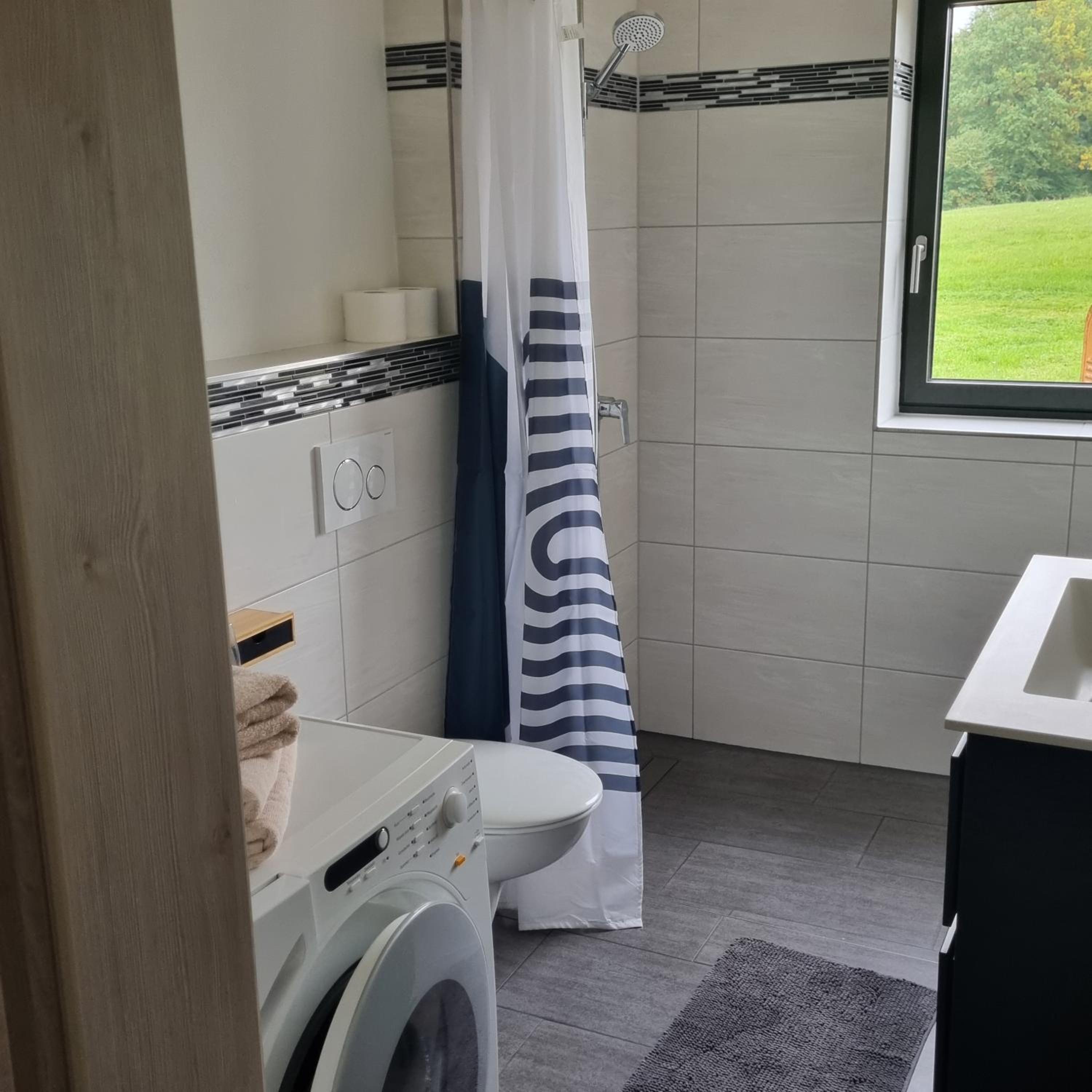 Ferienwohnung Wiesengrund, Ruhig im Ortsteil von Roth, nähe Rothsee, 25 min Messe Nbg