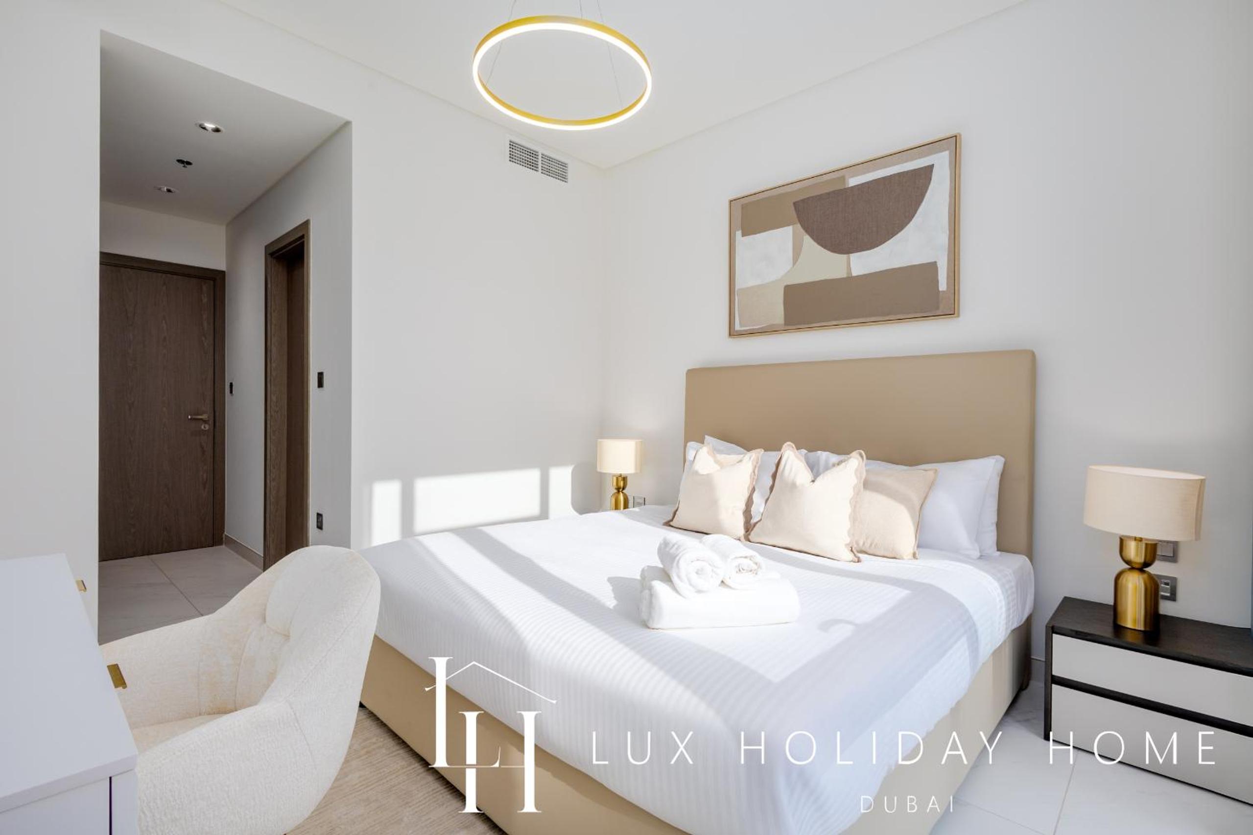 LUX The Burj Khalifa Lagoon View Suite 4