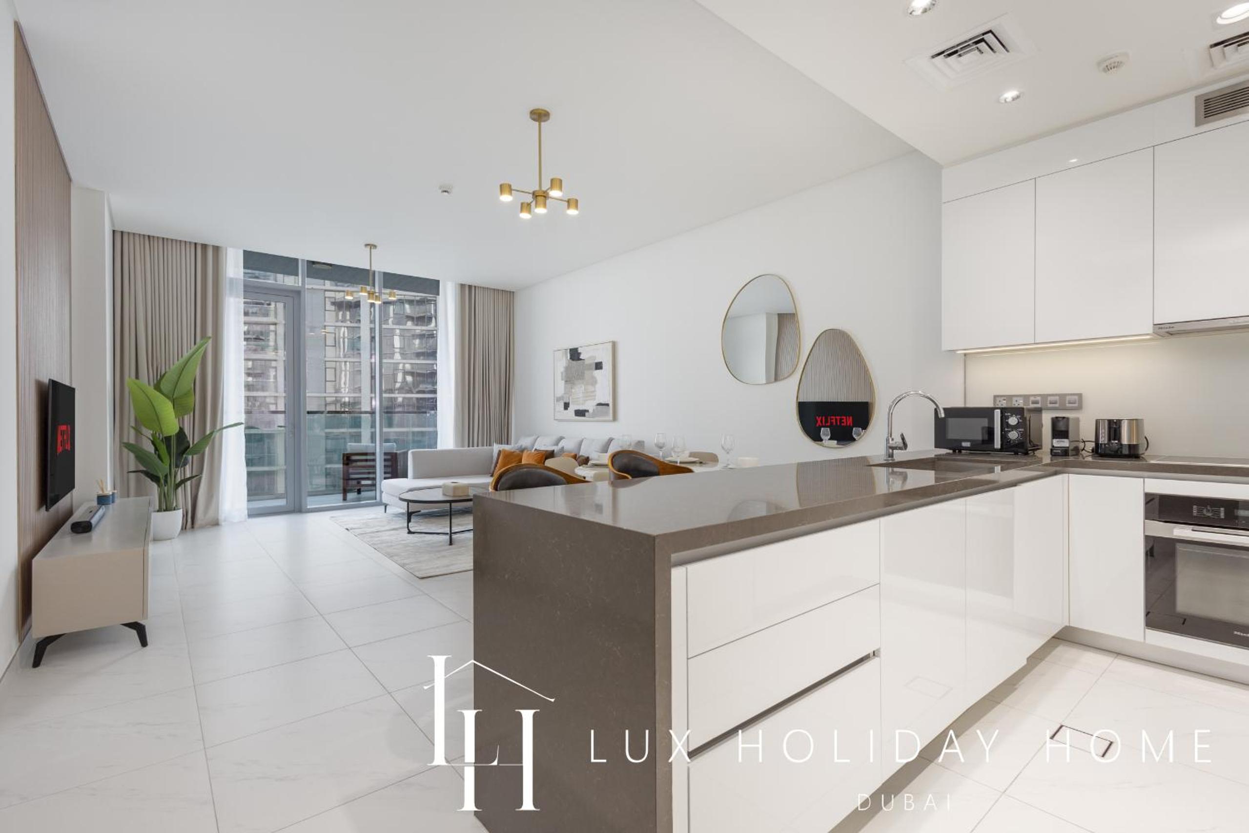 LUX The Burj Khalifa Lagoon View Suite 4