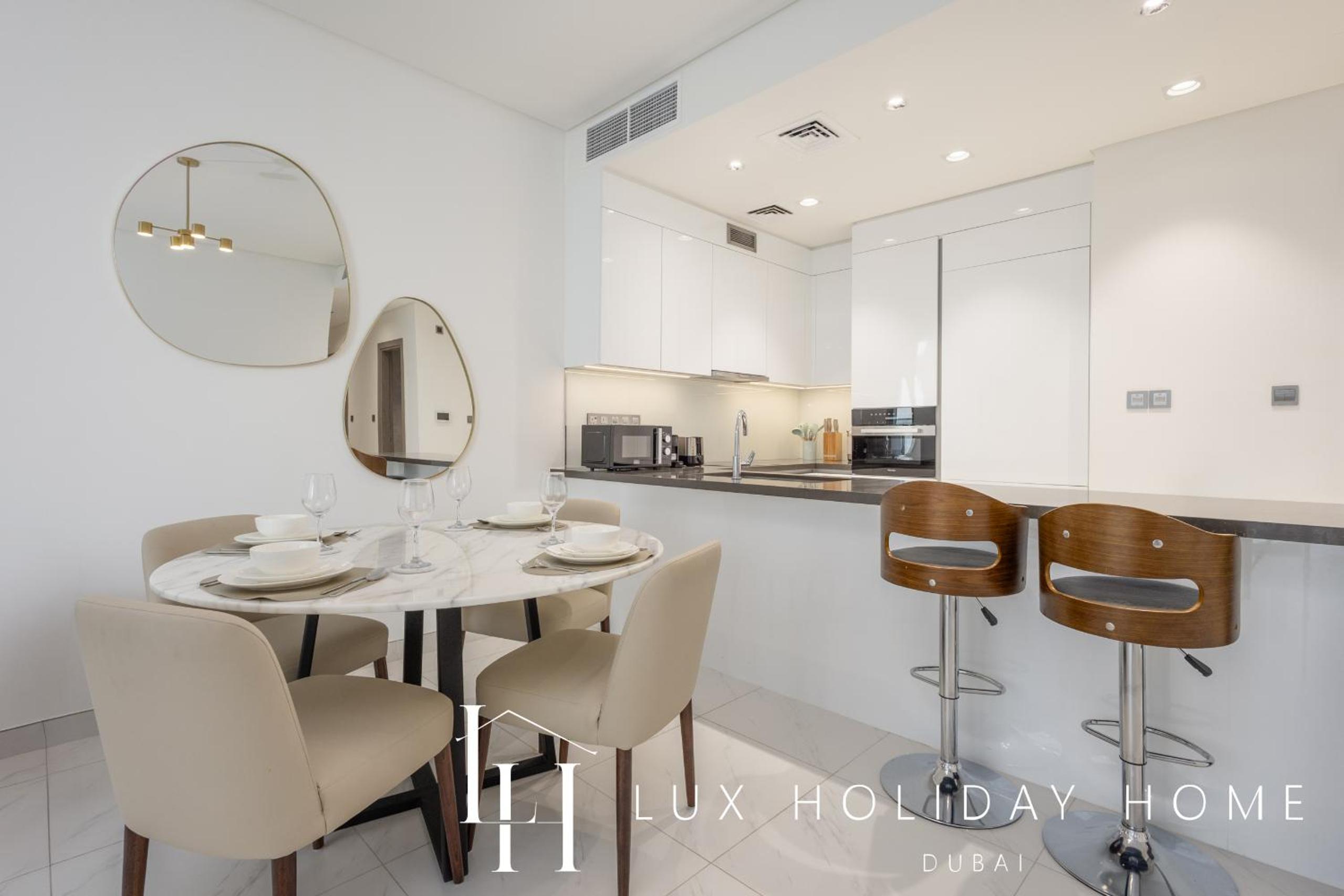 LUX The Burj Khalifa Lagoon View Suite 4