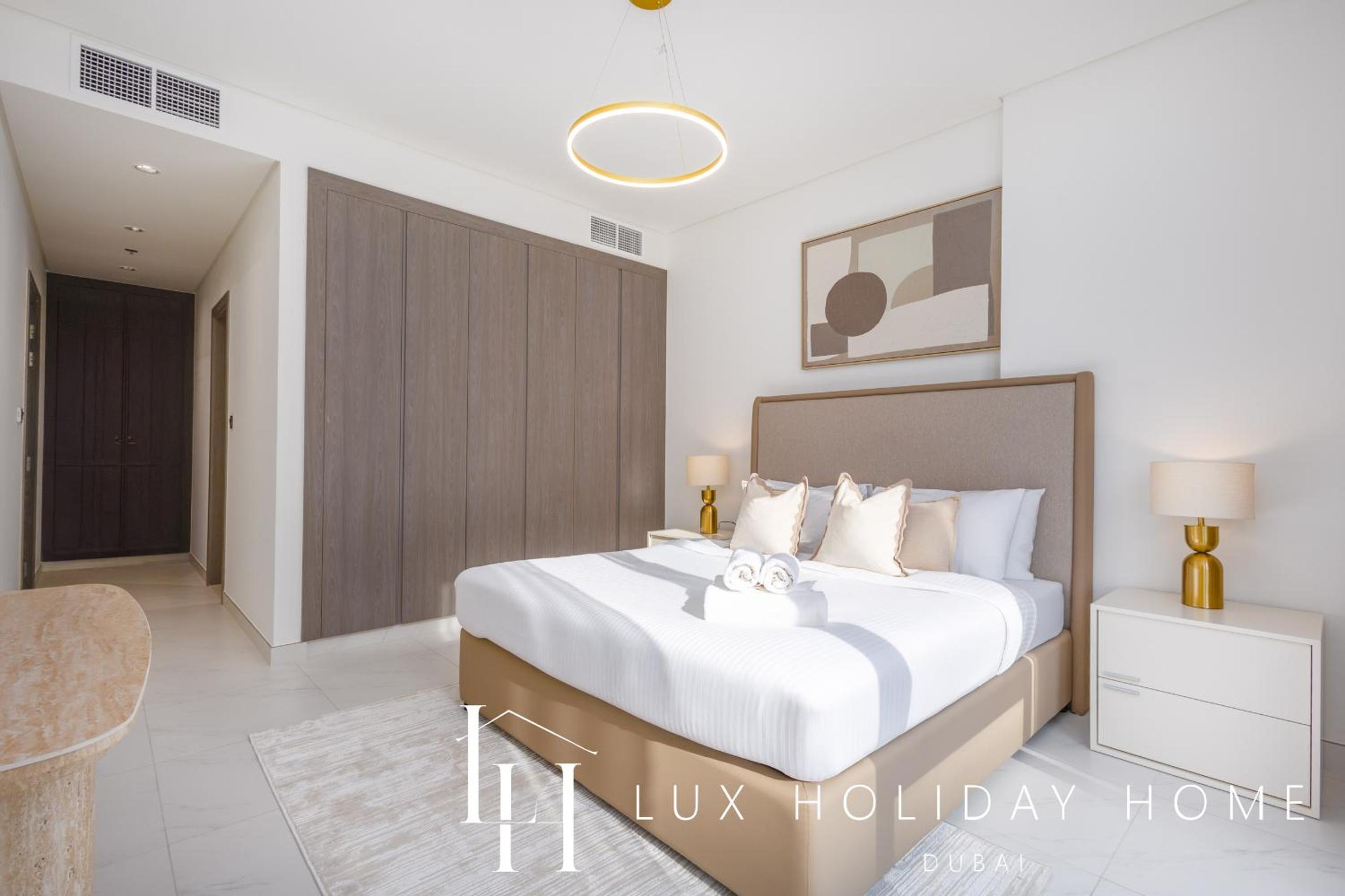 LUX The Burj Khalifa Lagoon View Suite 4
