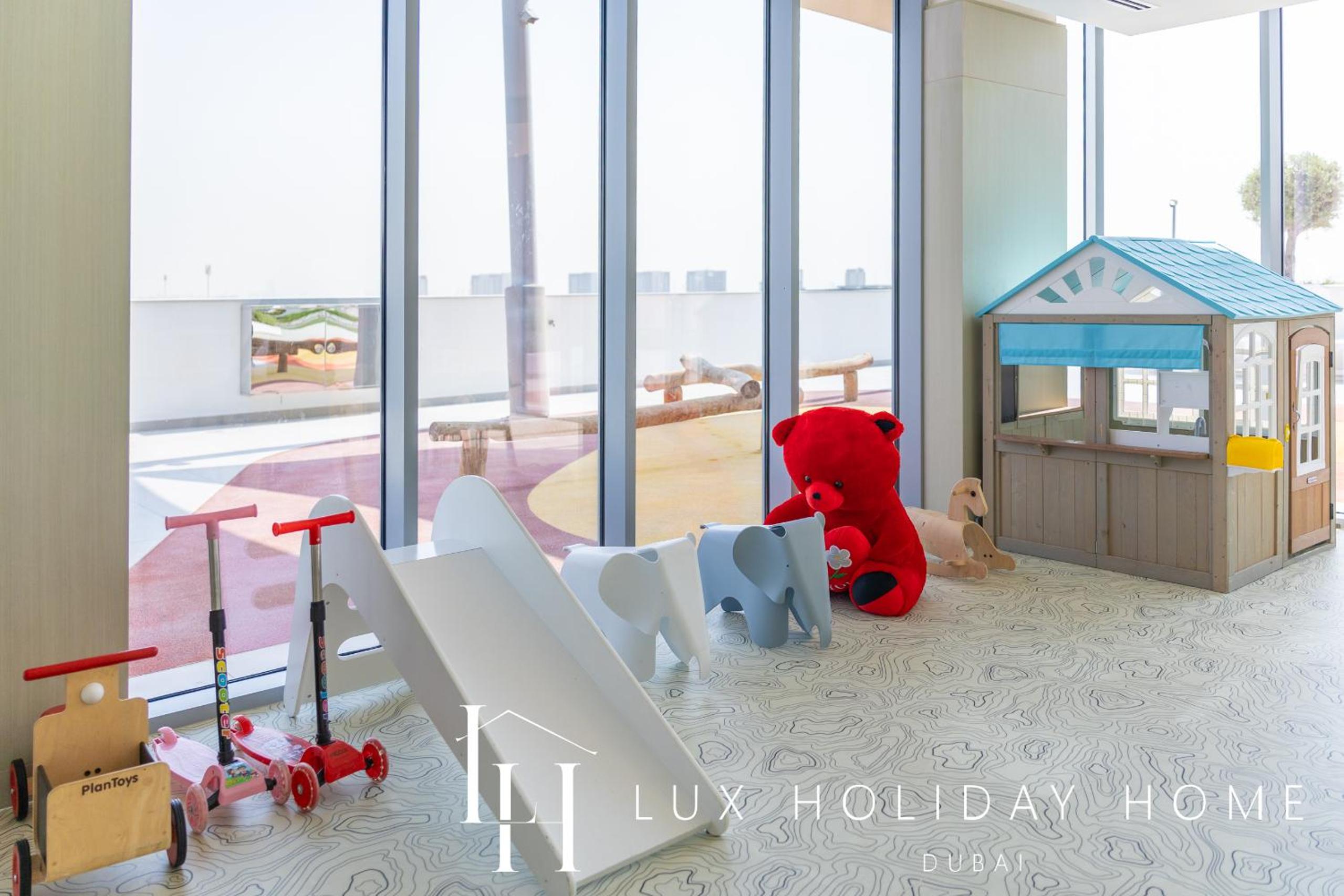 LUX The Burj Khalifa Lagoon View Suite 4