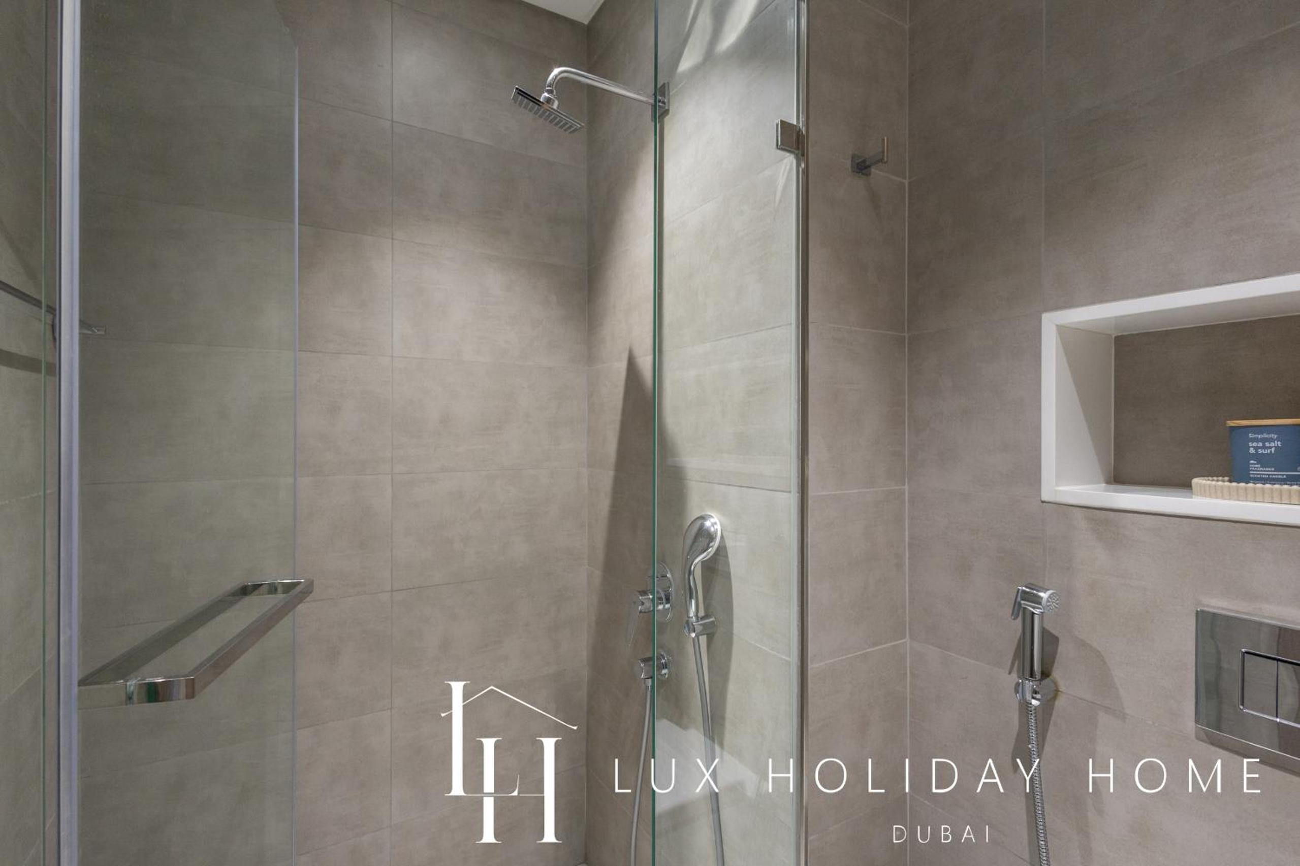 LUX The Burj Khalifa Lagoon View Suite 4