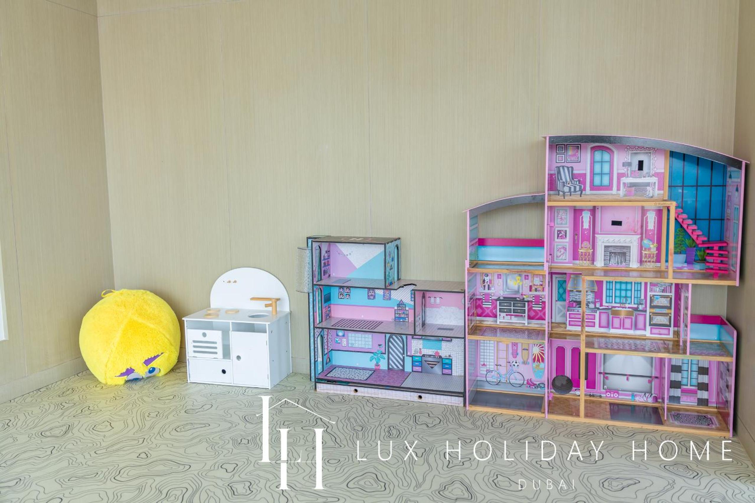LUX The Burj Khalifa Lagoon View Suite 4