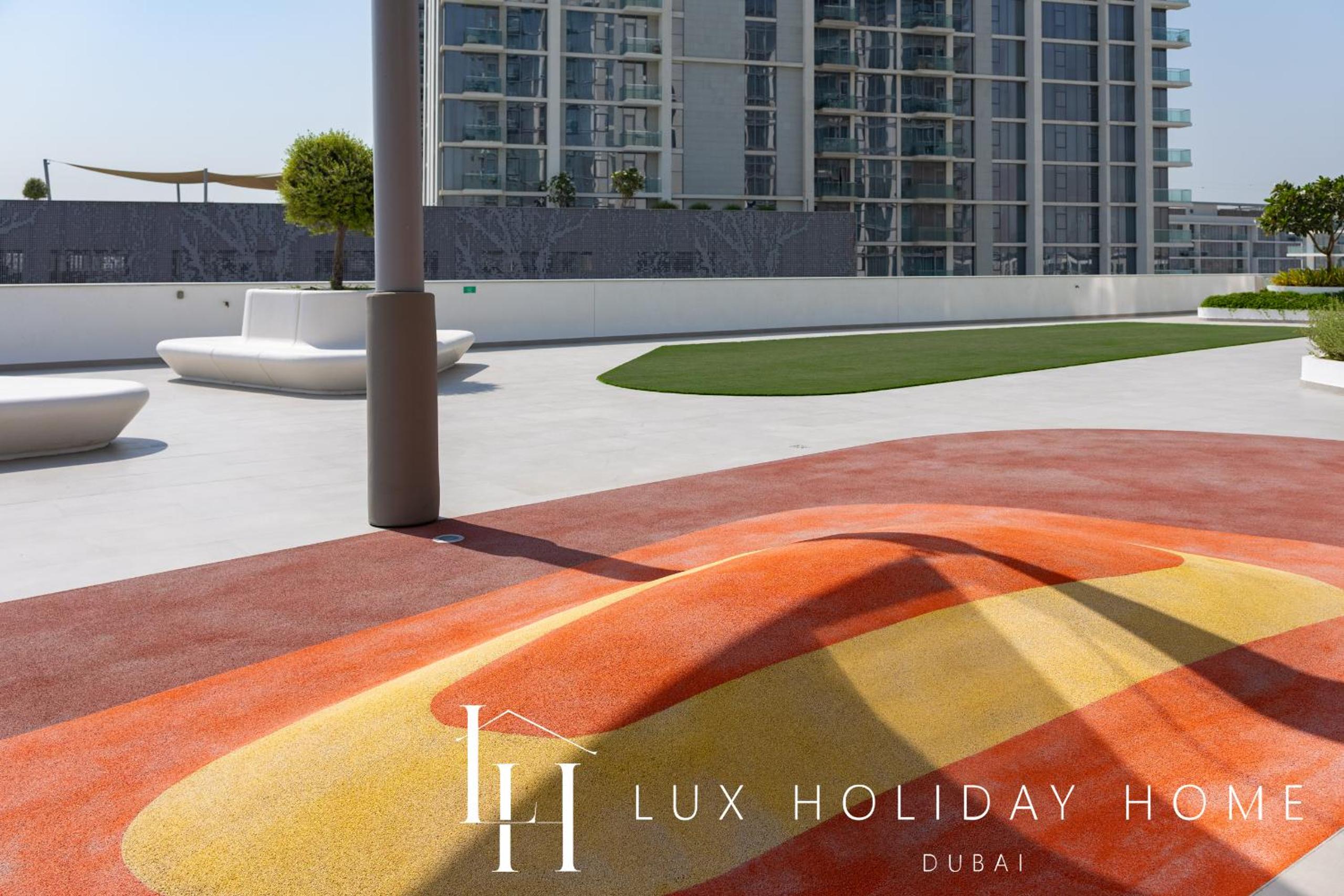 LUX The Burj Khalifa Lagoon View Suite 4