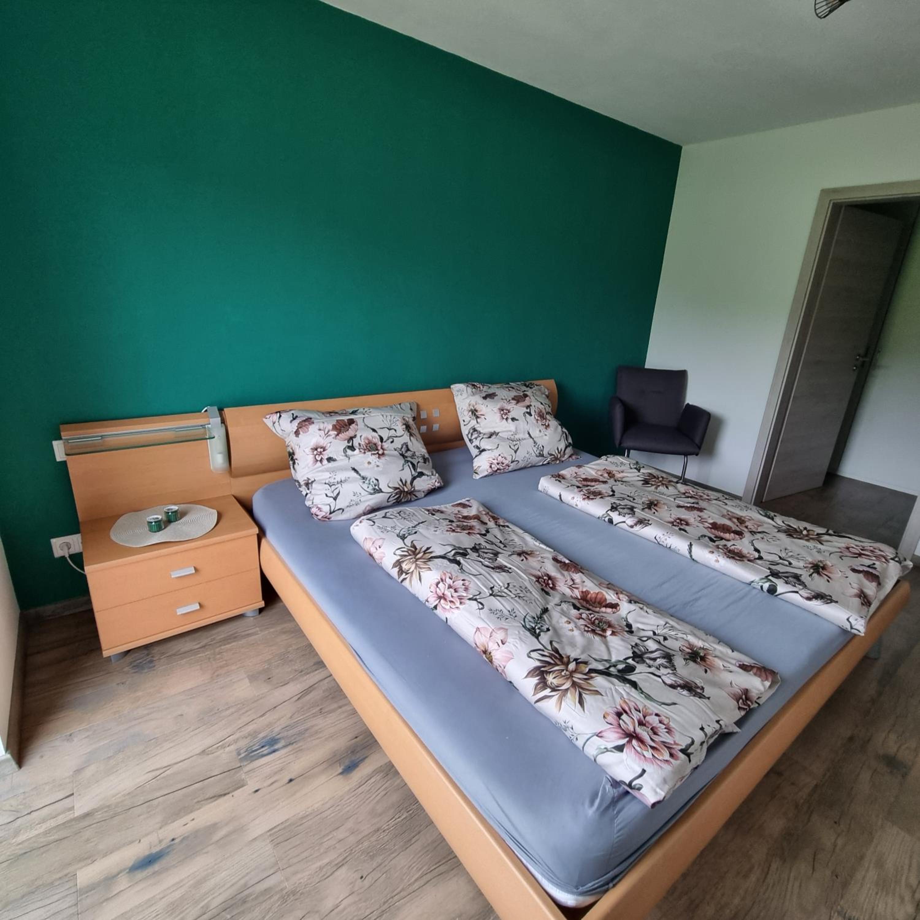 Ferienwohnung Wiesengrund, Ruhig im Ortsteil von Roth, nähe Rothsee, 25 min Messe Nbg
