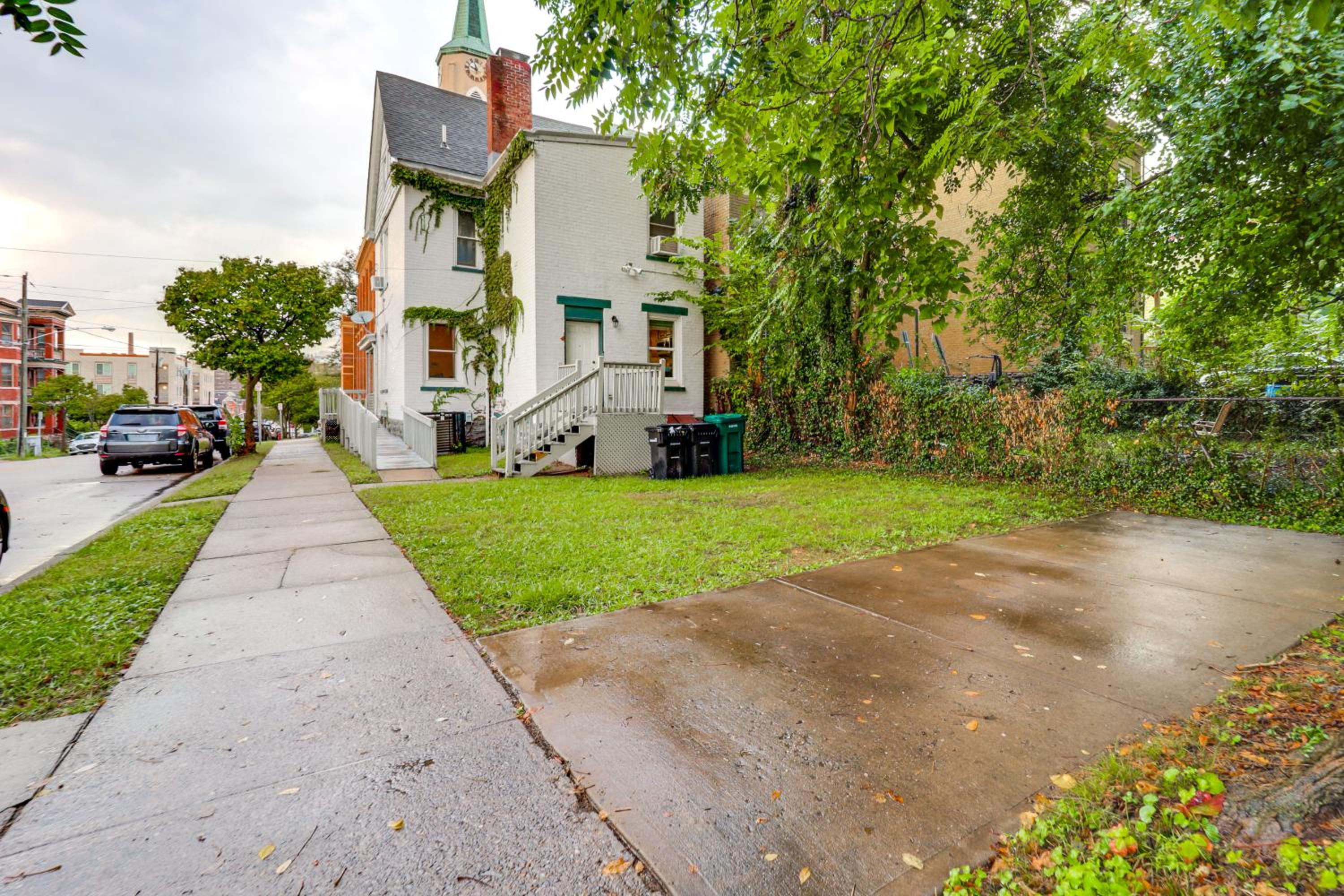 Walk to University of Cincinnati Historic Home!