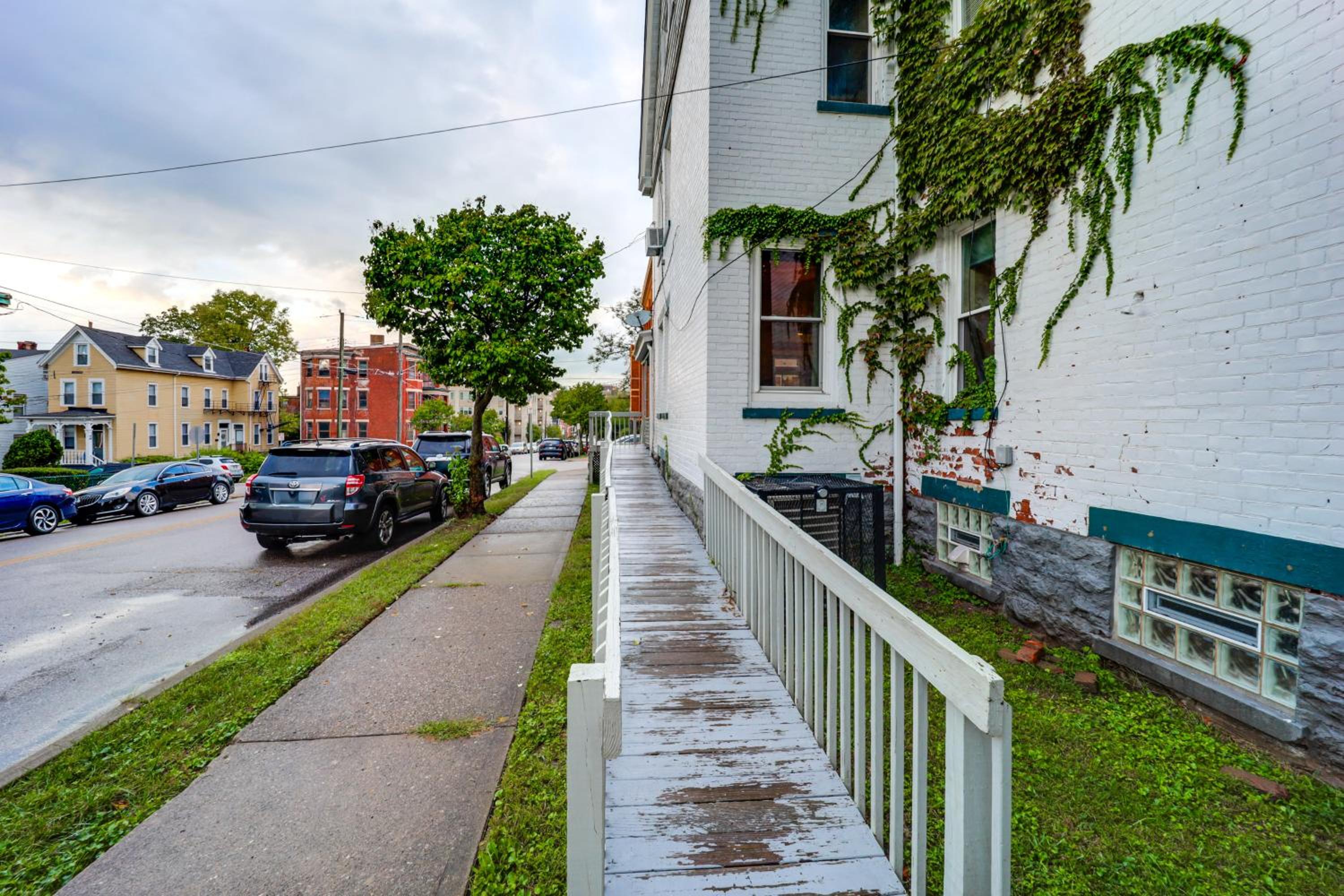 Walk to University of Cincinnati Historic Home!