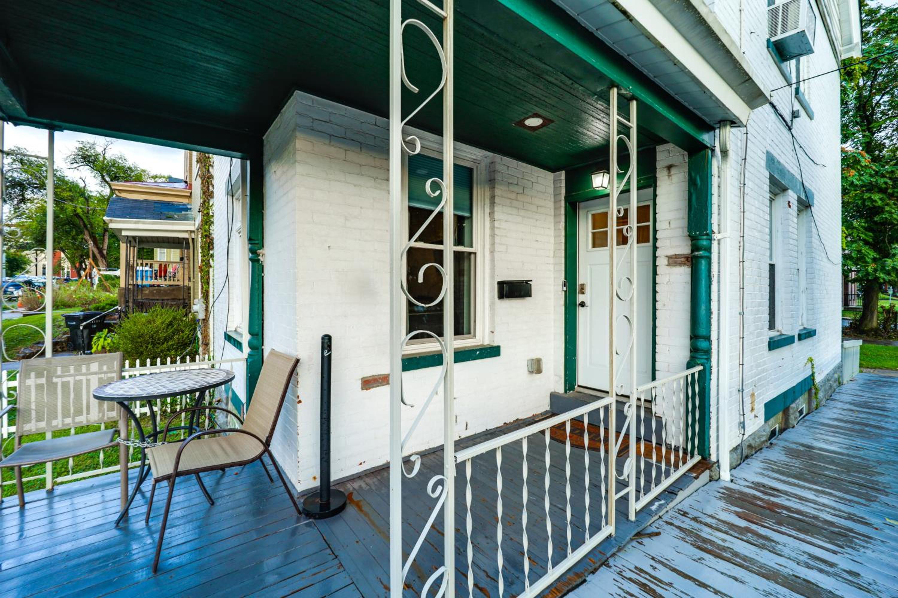 Walk to University of Cincinnati Historic Home!