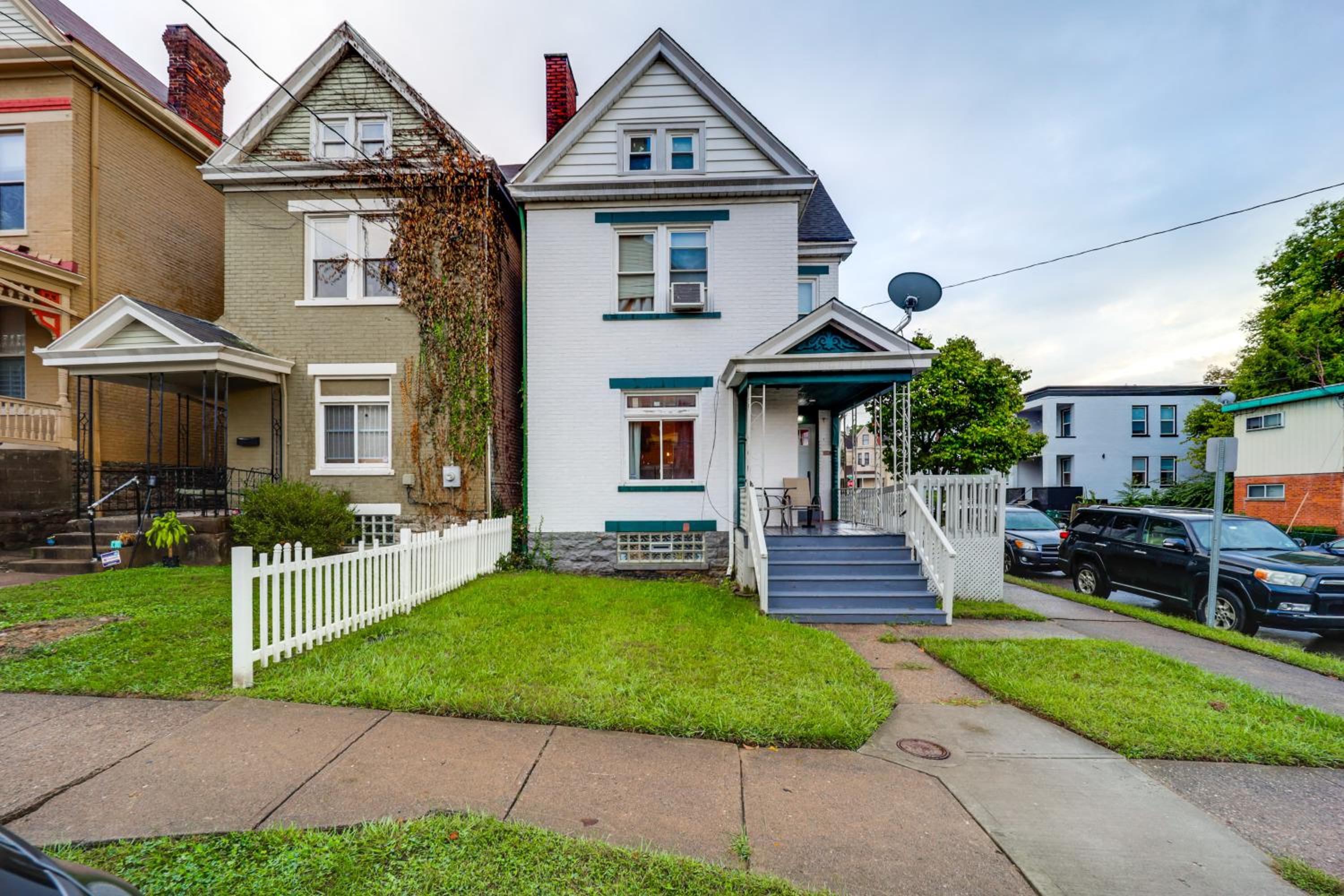 Walk to University of Cincinnati Historic Home!