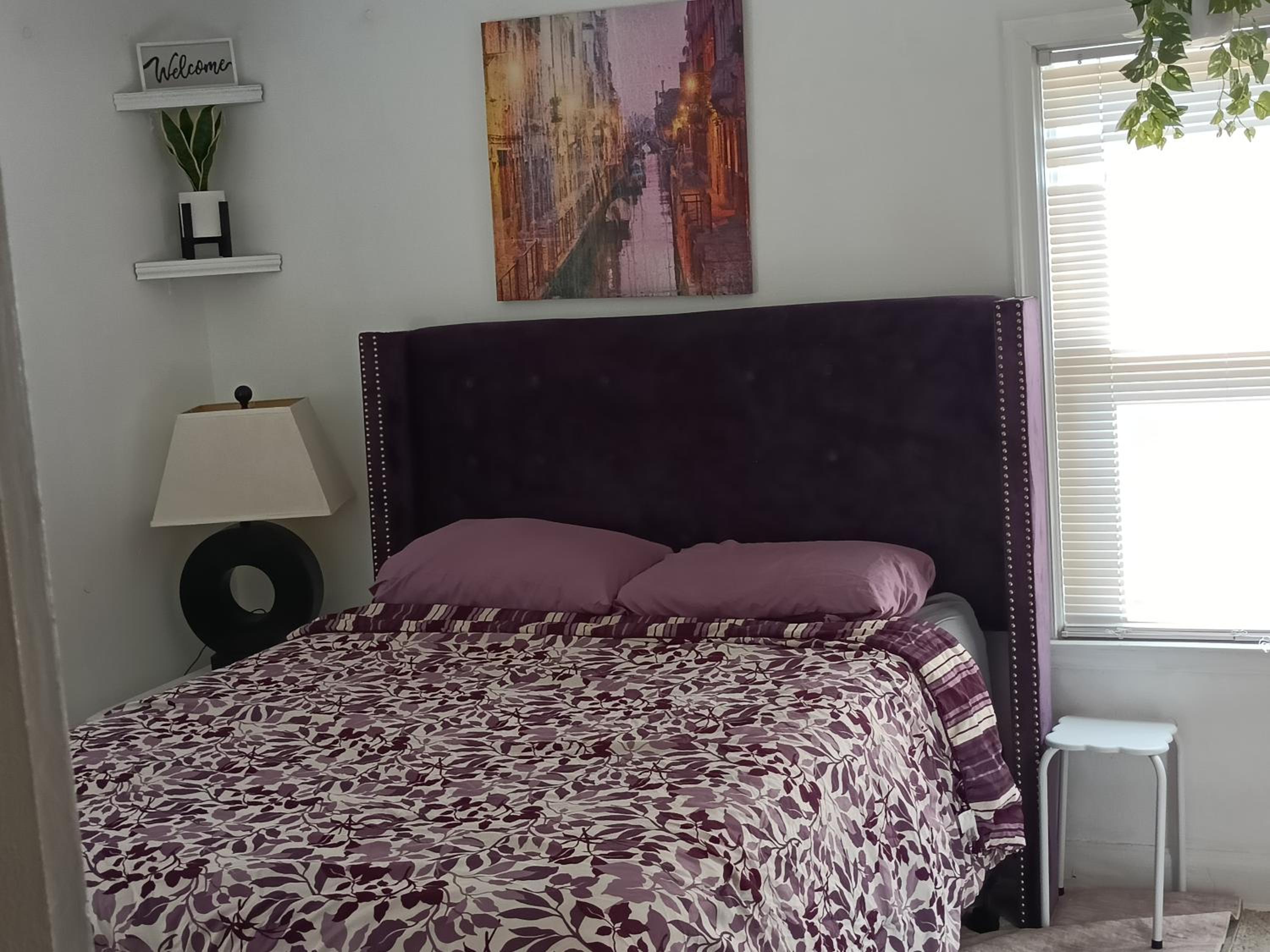 Family Friendly Upper Flat Minutes from Downtown, LCA & Ford Field