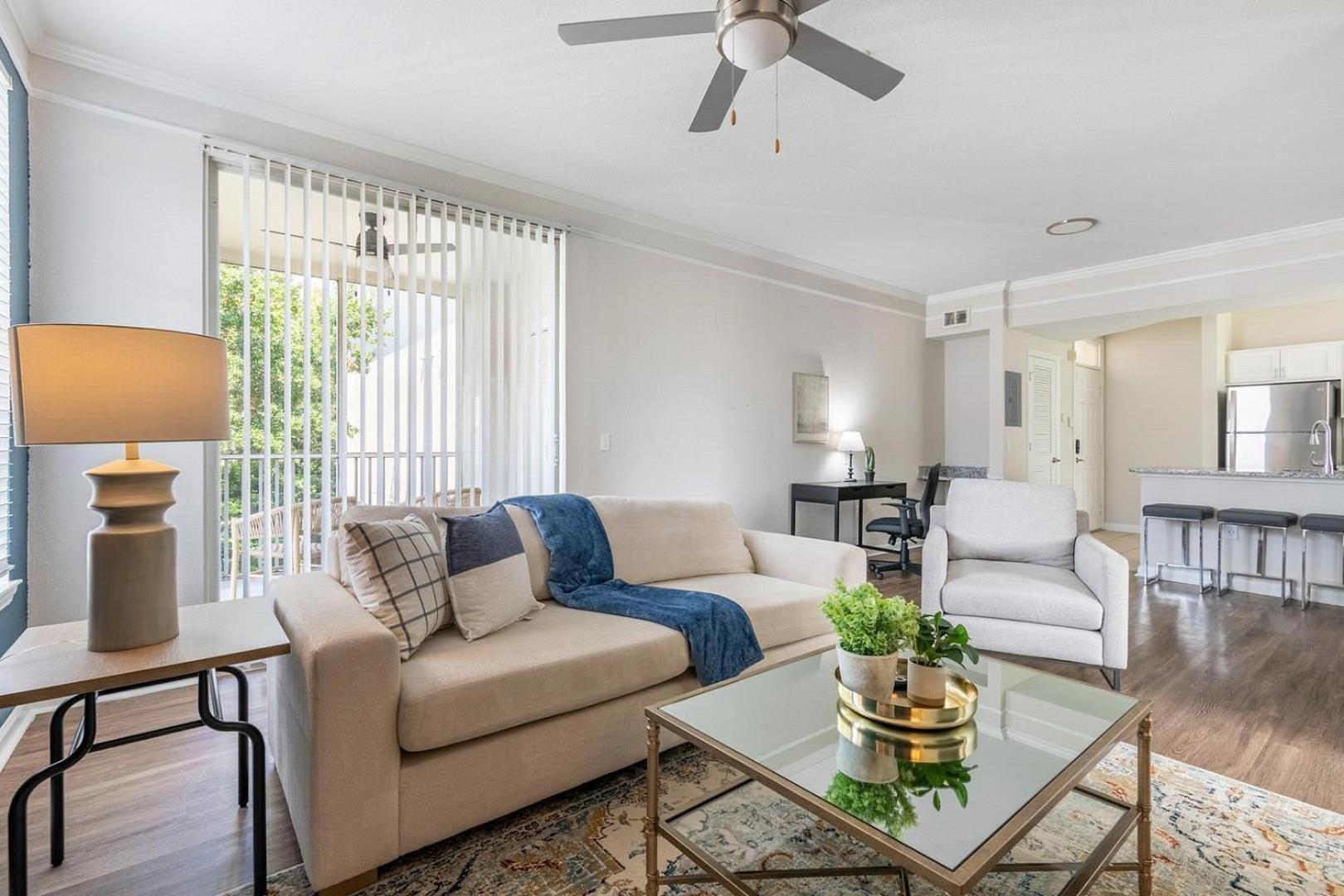 Landing Stunning 1BD Gym Pool